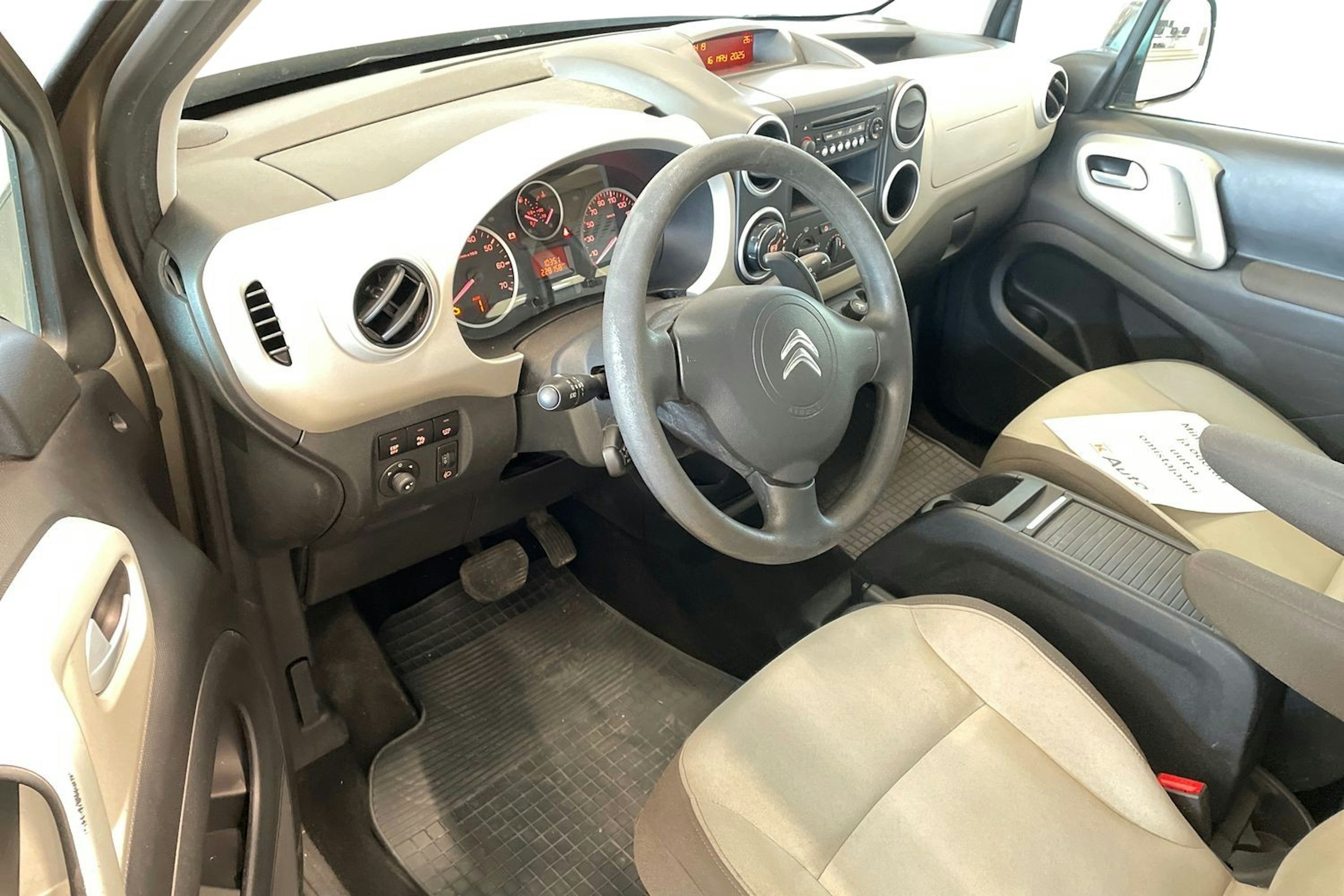 Harmaa Citroën BERLINGO 2013 kuva 7.