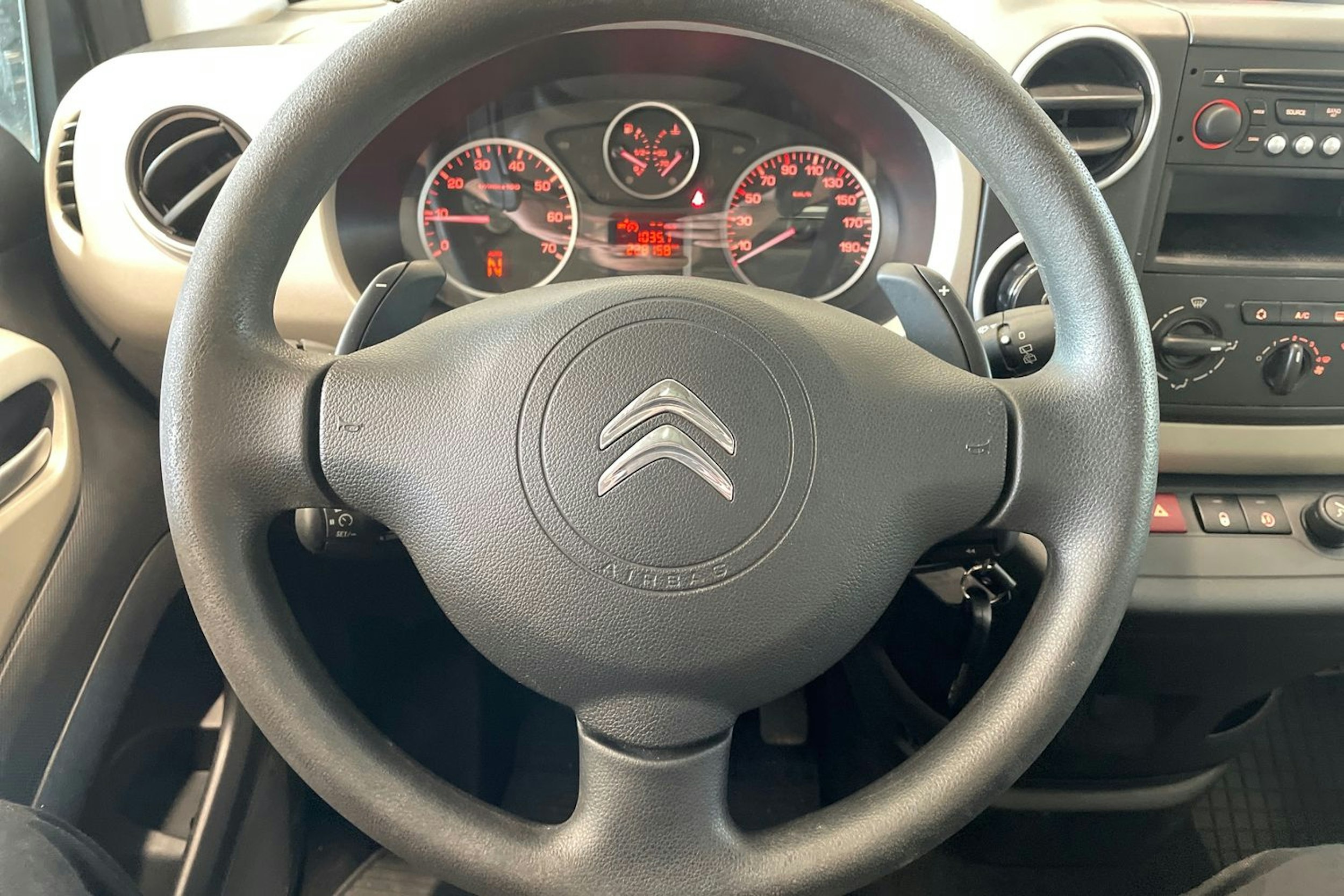 Harmaa Citroën BERLINGO 2013 kuva 16.