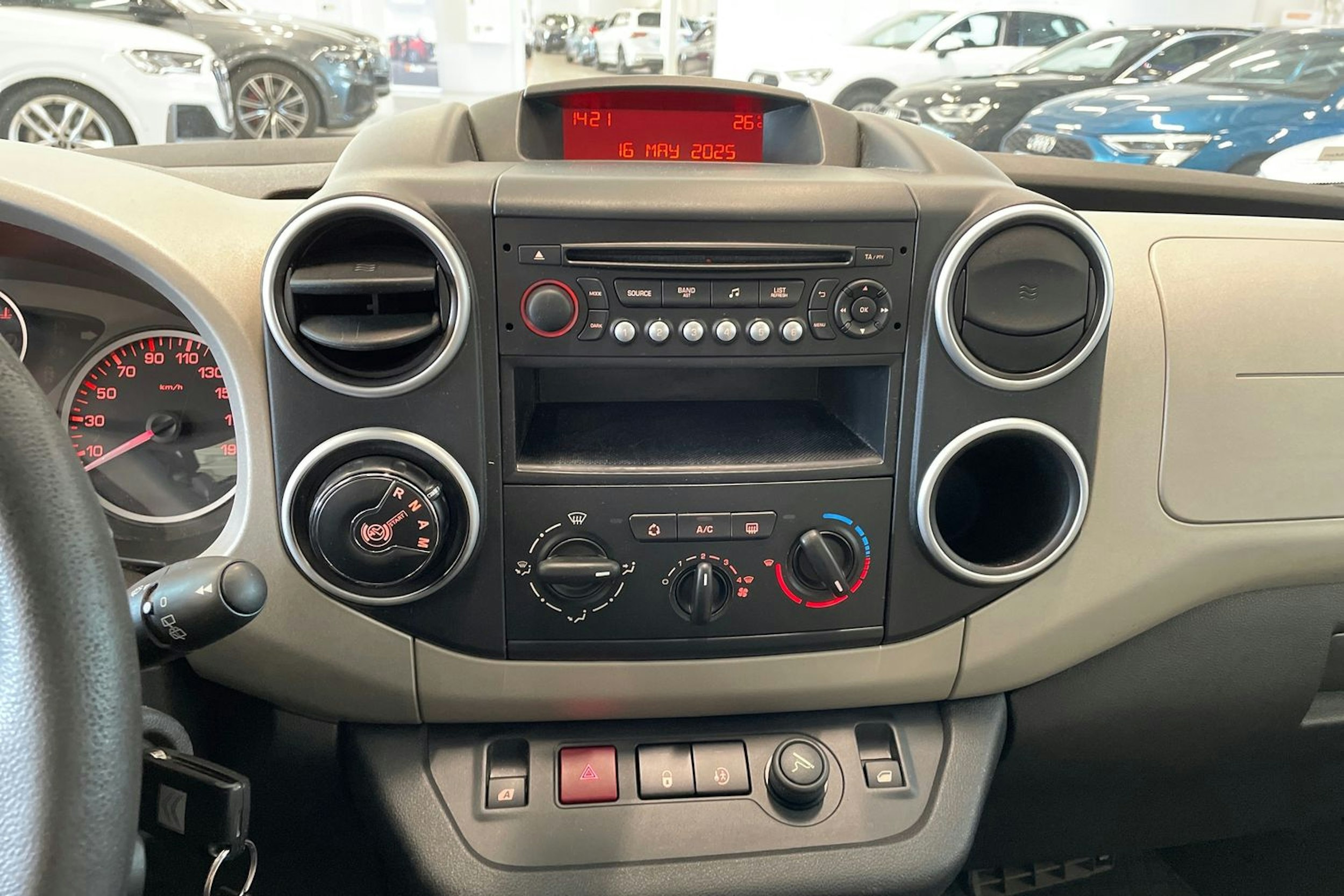 Harmaa Citroën BERLINGO 2013 kuva 19.