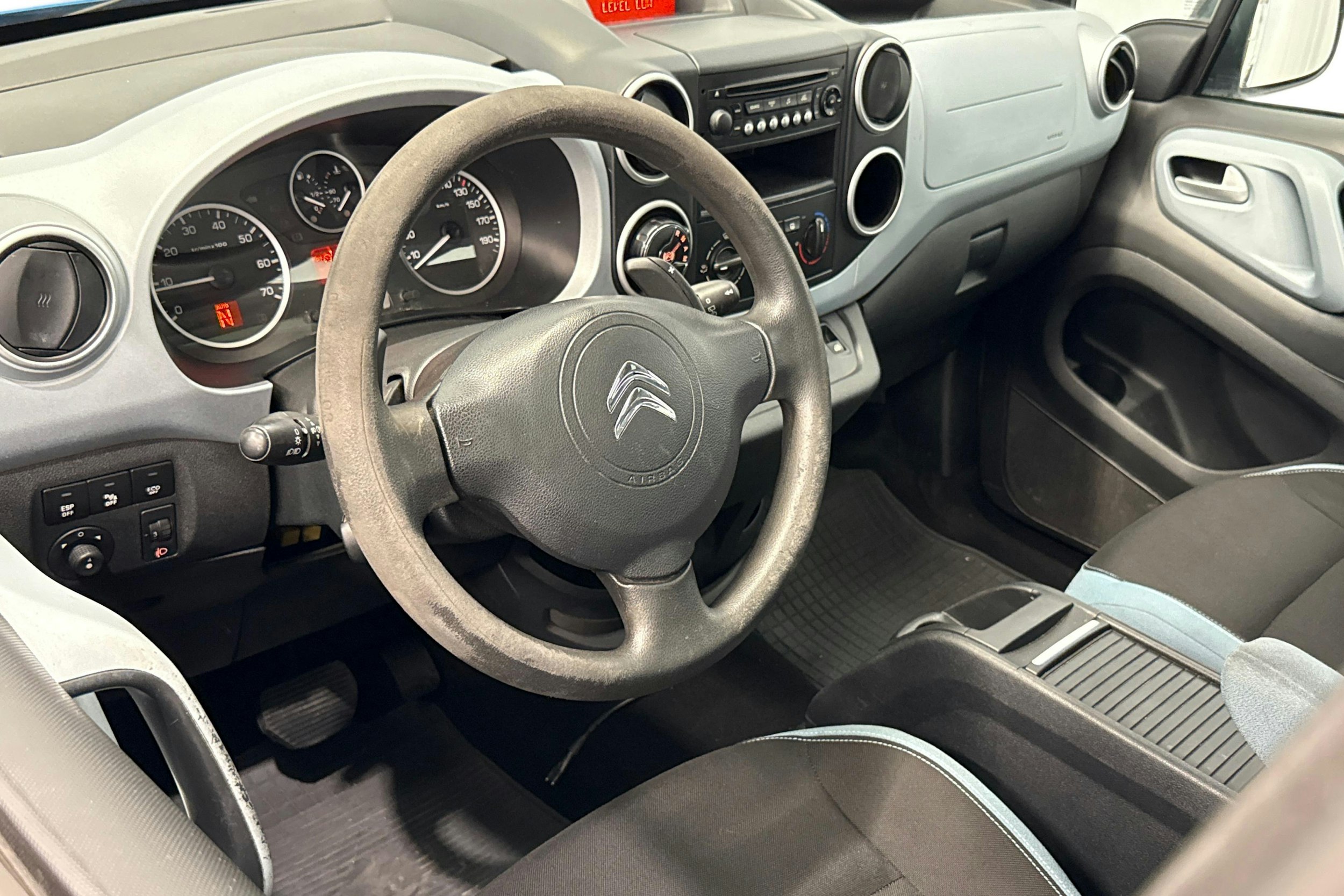 sininen Citroën Berlingo 2013 kuva 7.