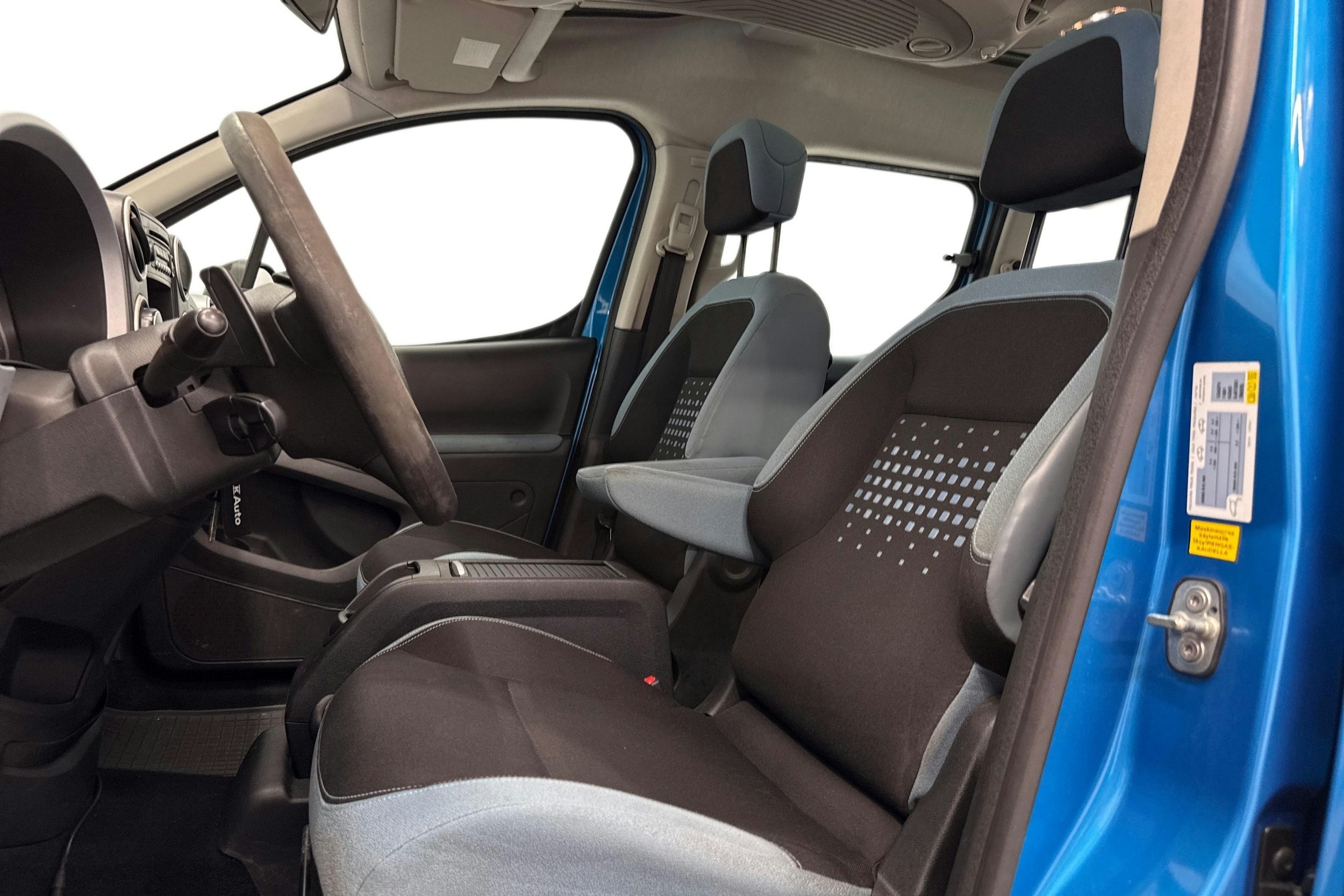 sininen Citroën Berlingo 2013 kuva 11.