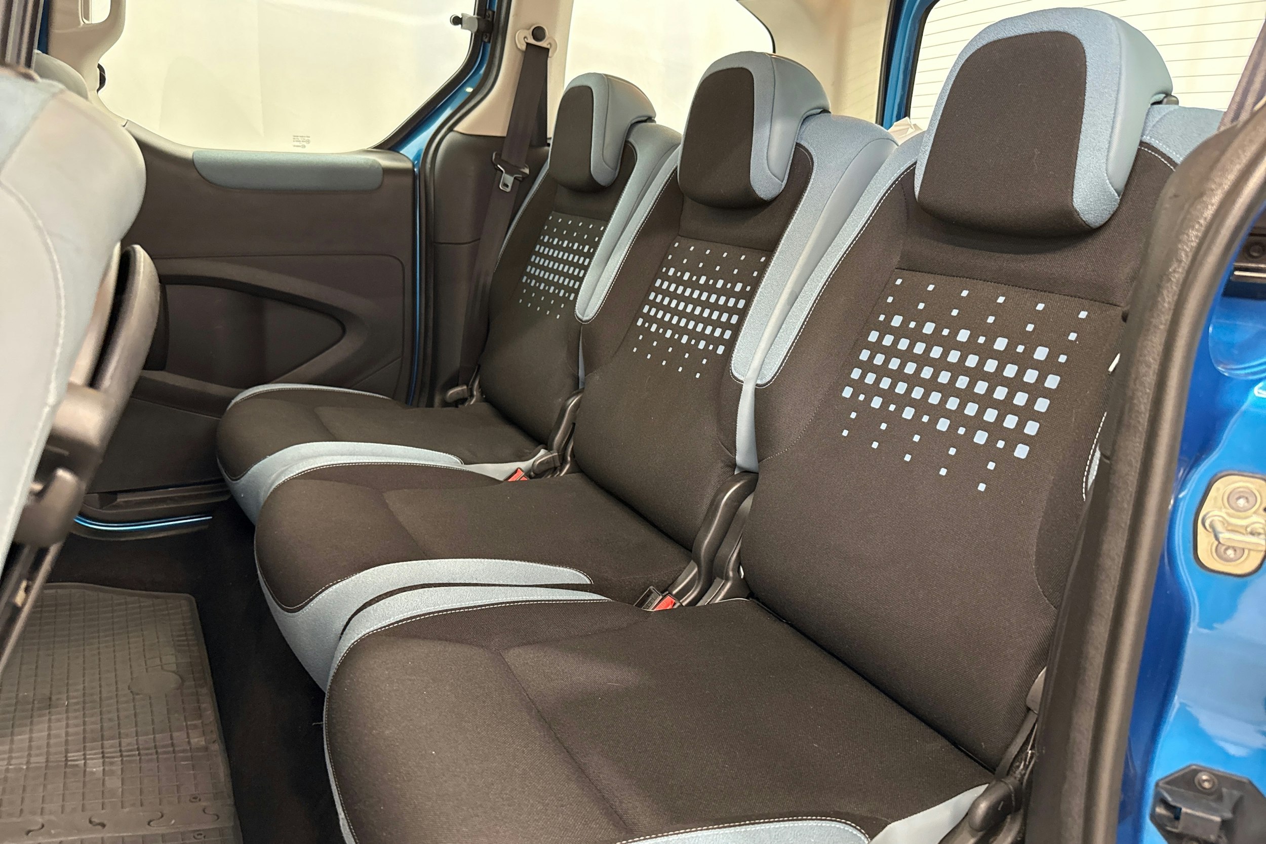 sininen Citroën Berlingo 2013 kuva 13.