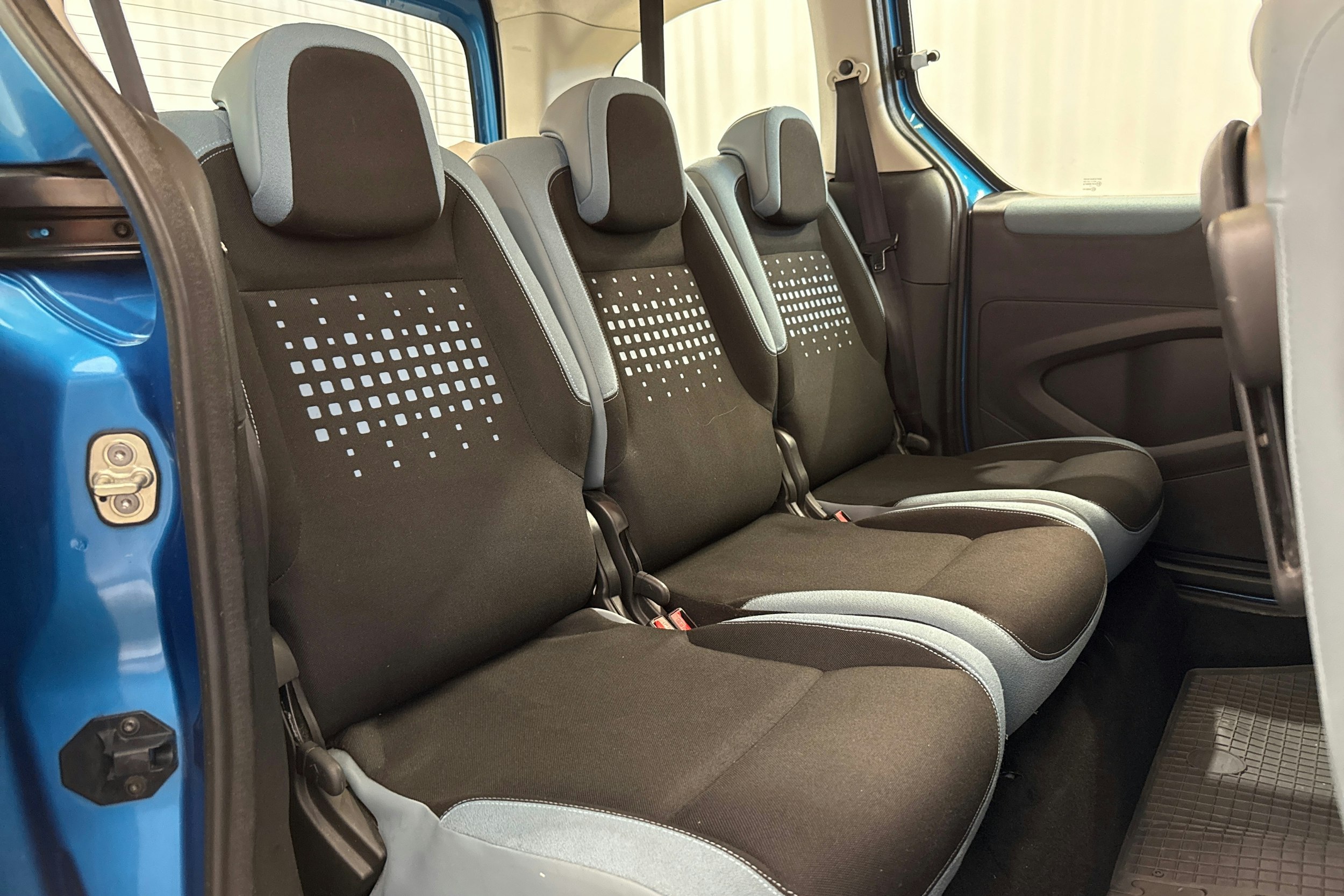 sininen Citroën Berlingo 2013 kuva 14.