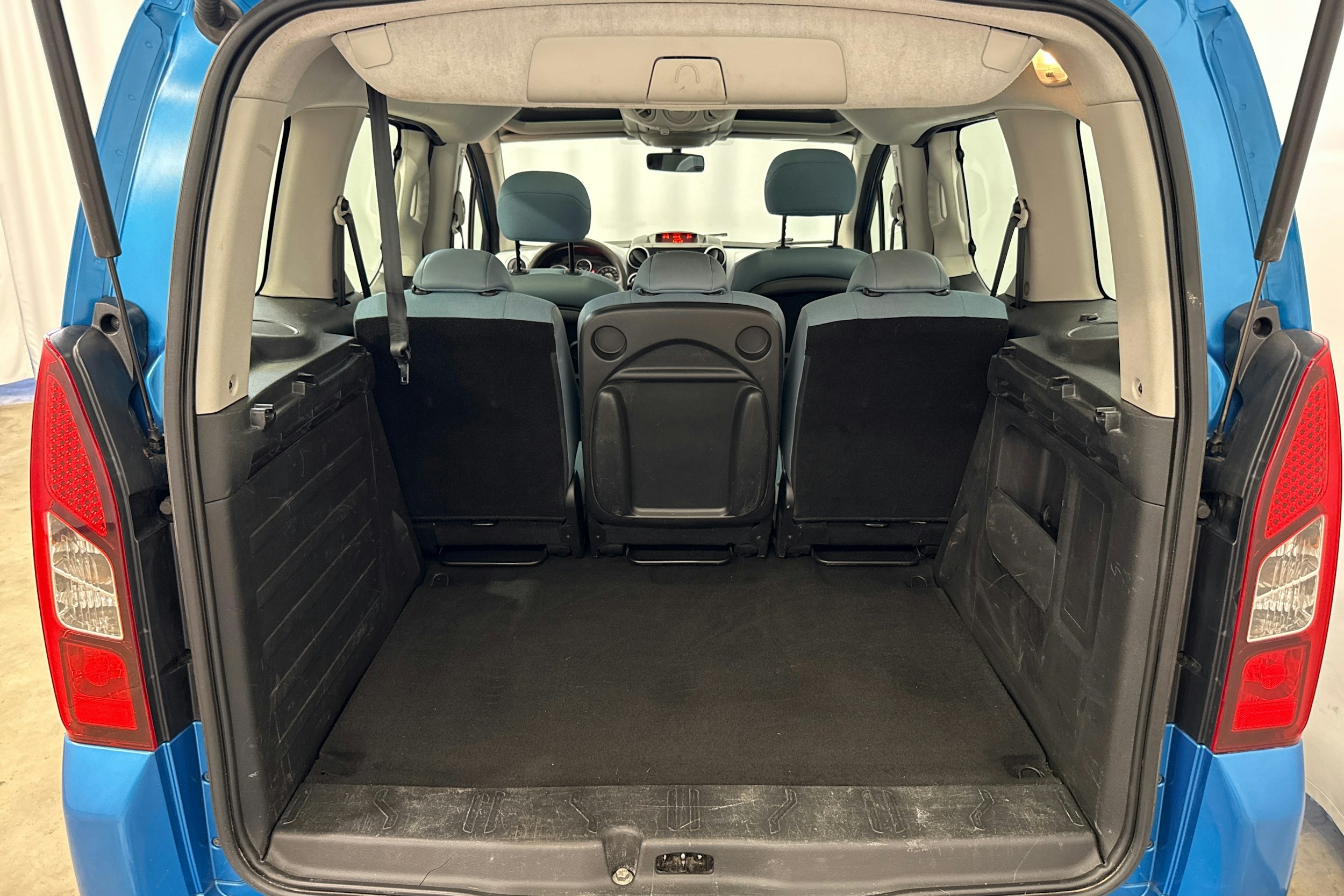 sininen Citroën Berlingo 2013 kuva 16.