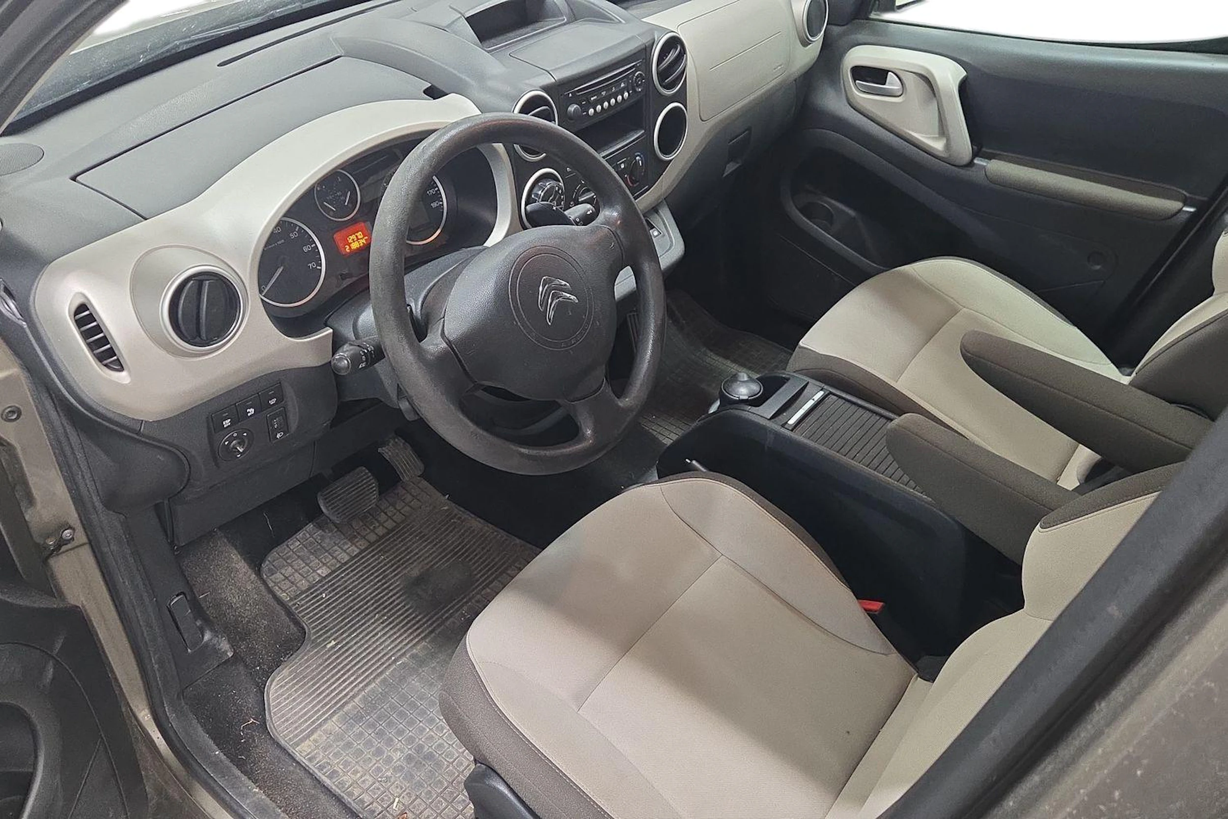 Harmaa Citroën BERLINGO 2013 kuva 6.