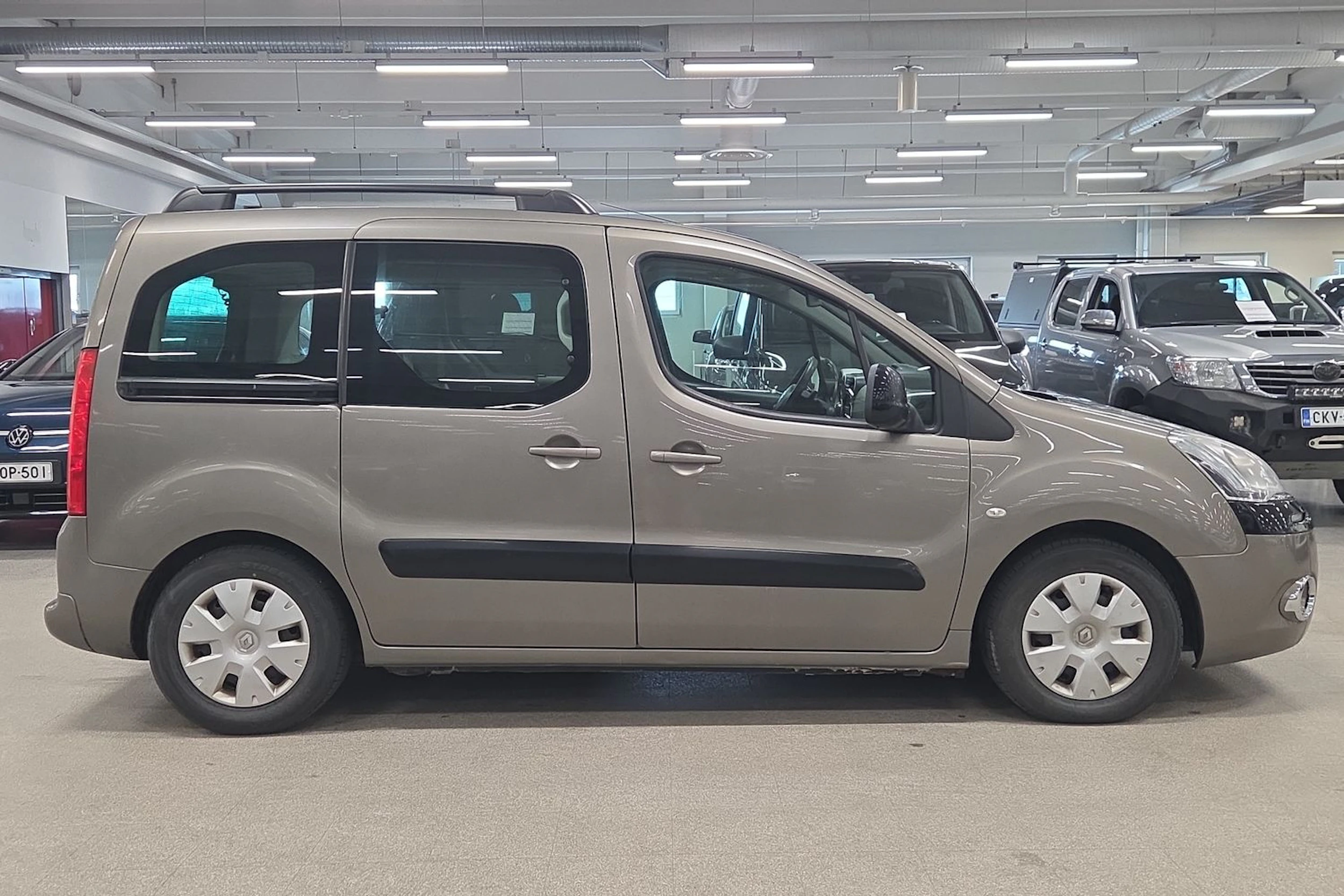 Harmaa Citroën BERLINGO 2013 kuva 12.