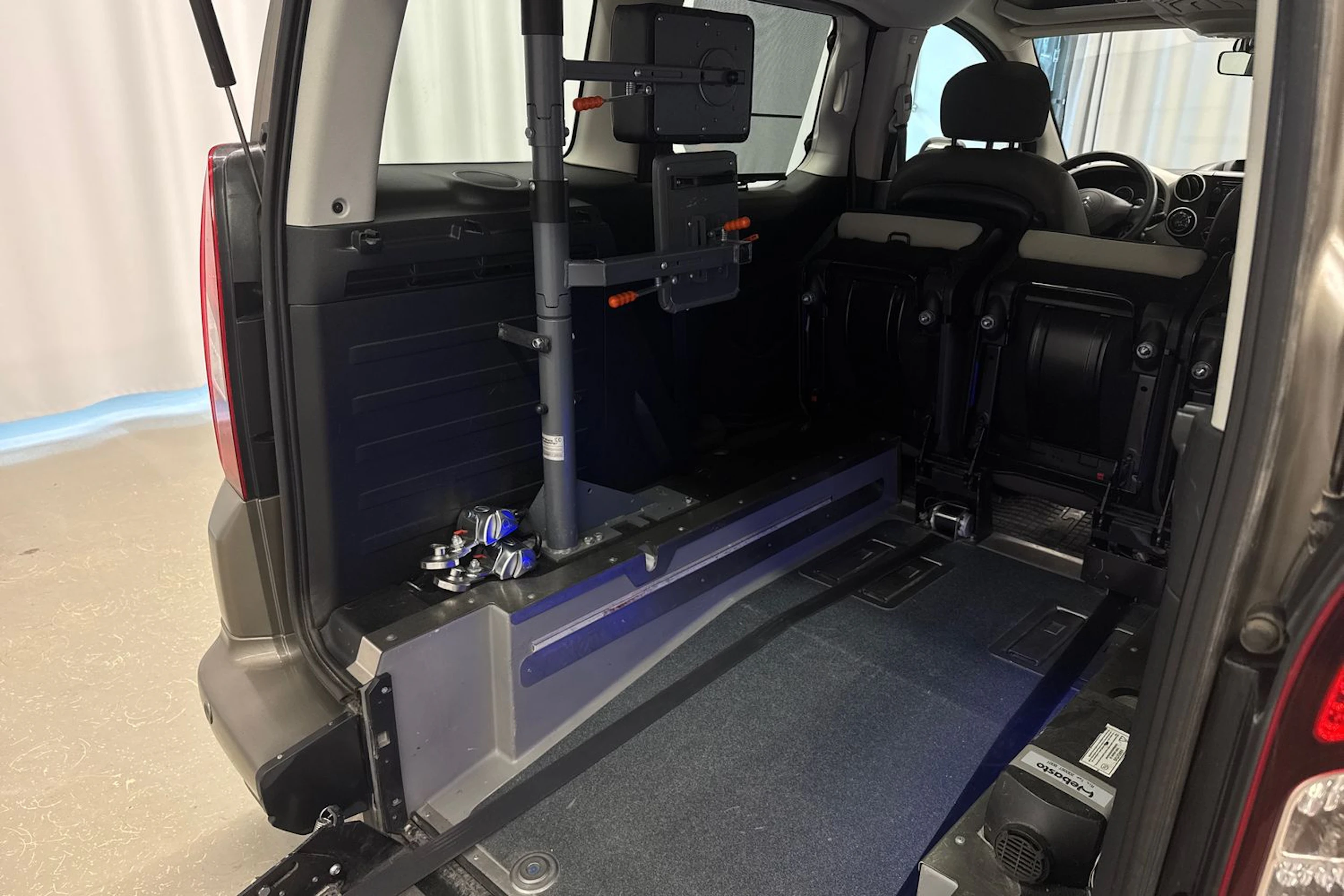 harmaa Citroën Berlingo 2014 kuva 5.