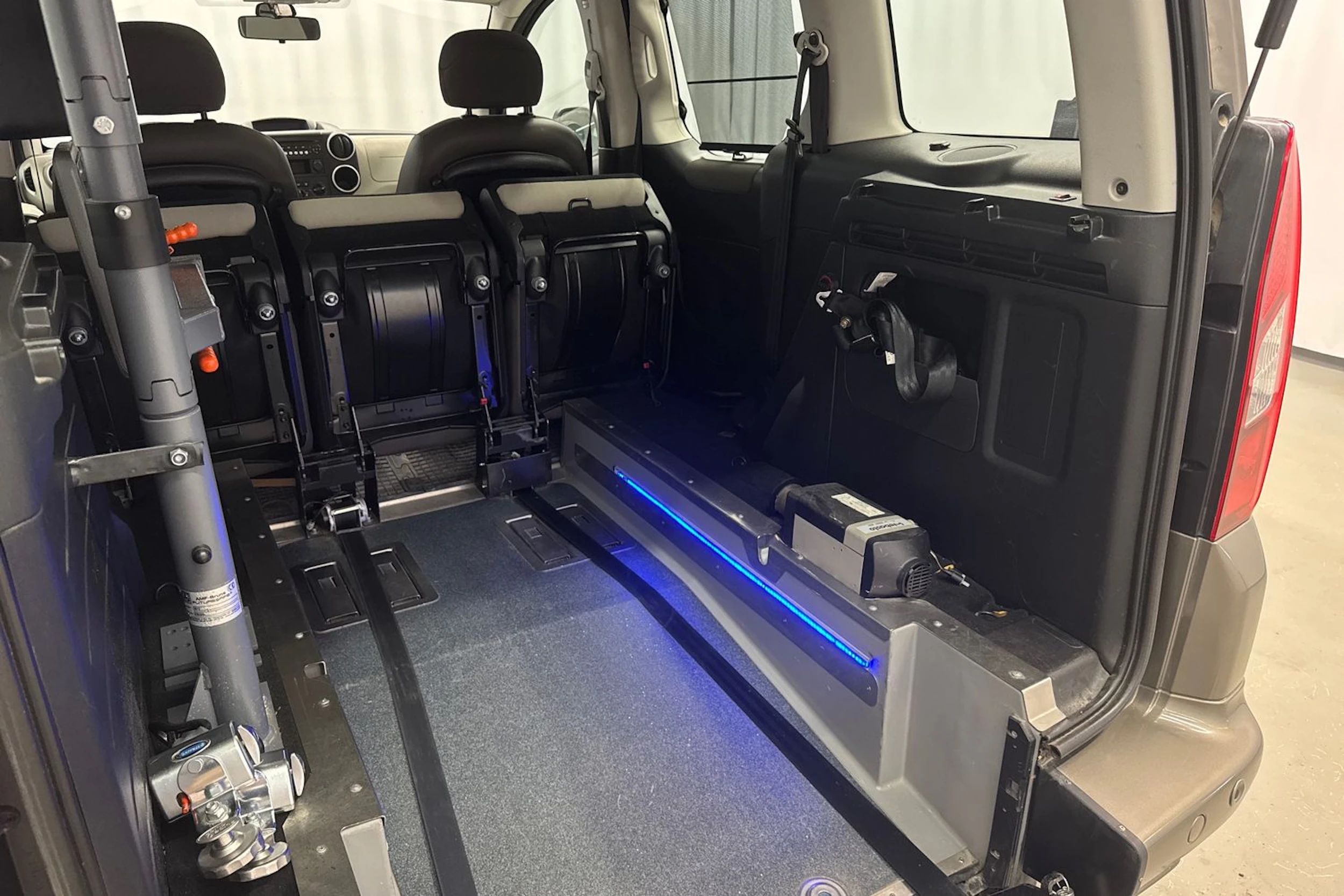 harmaa Citroën Berlingo 2014 kuva 6.