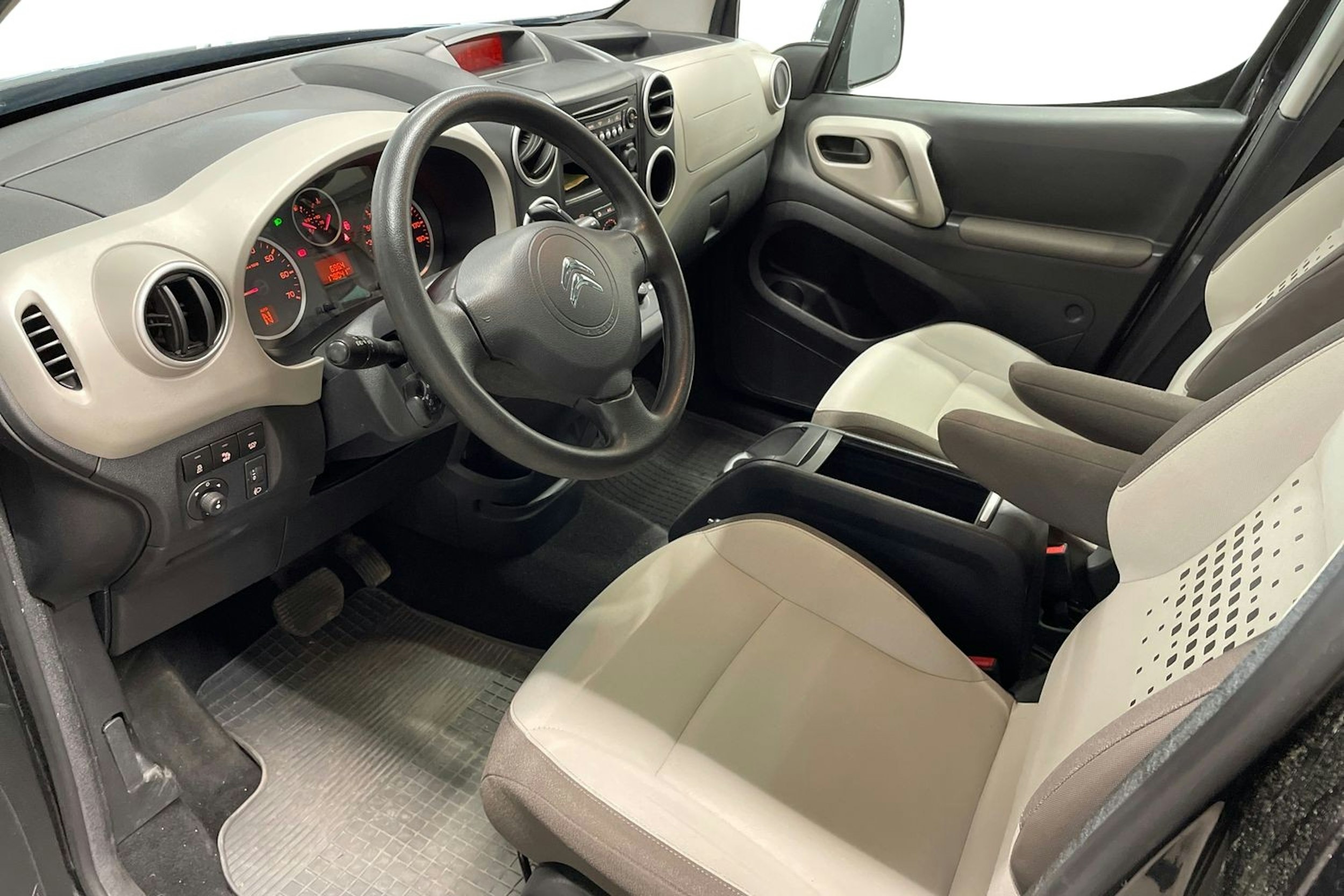 musta Citroën Berlingo 2014 kuva 7.