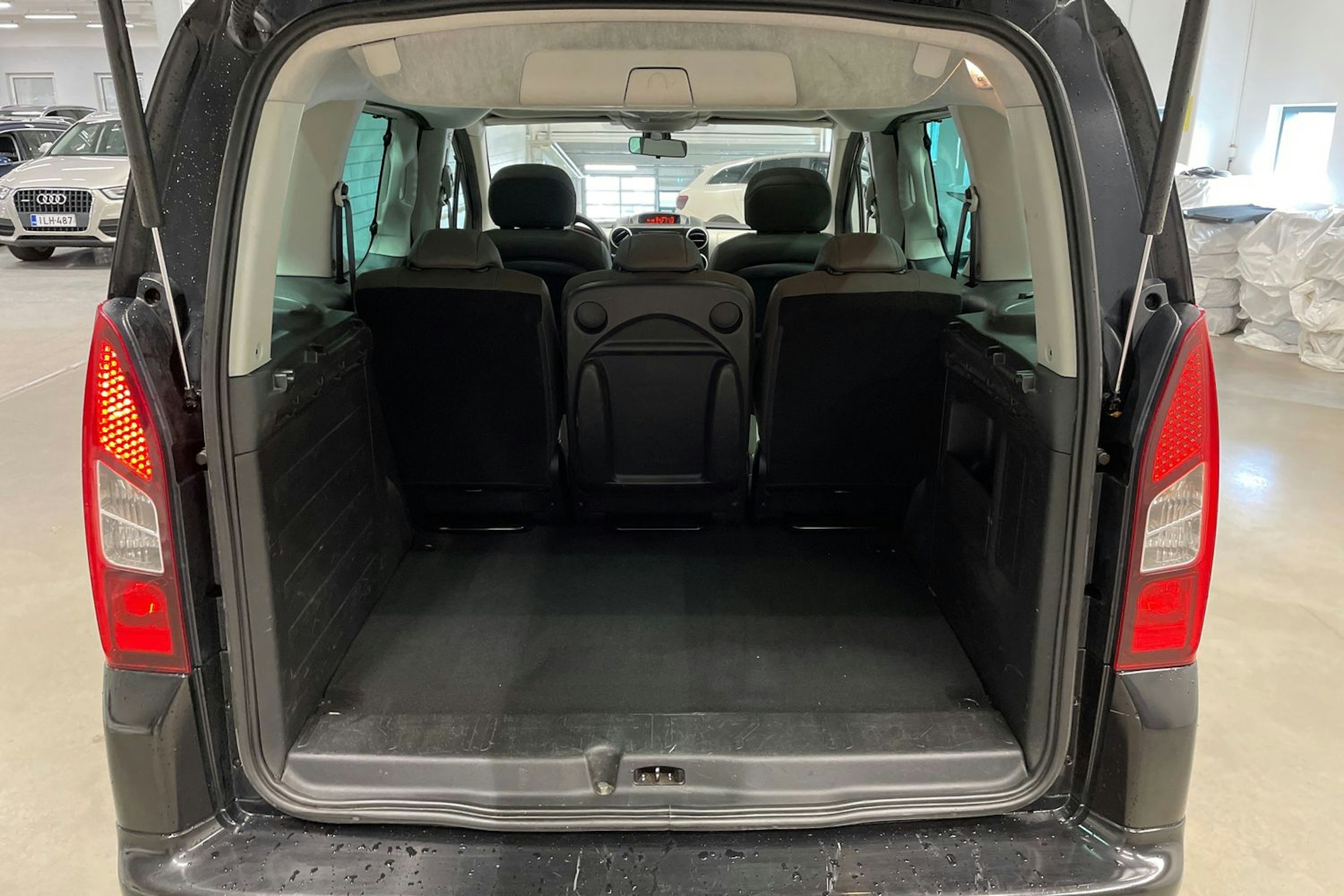 musta Citroën Berlingo 2014 kuva 14.