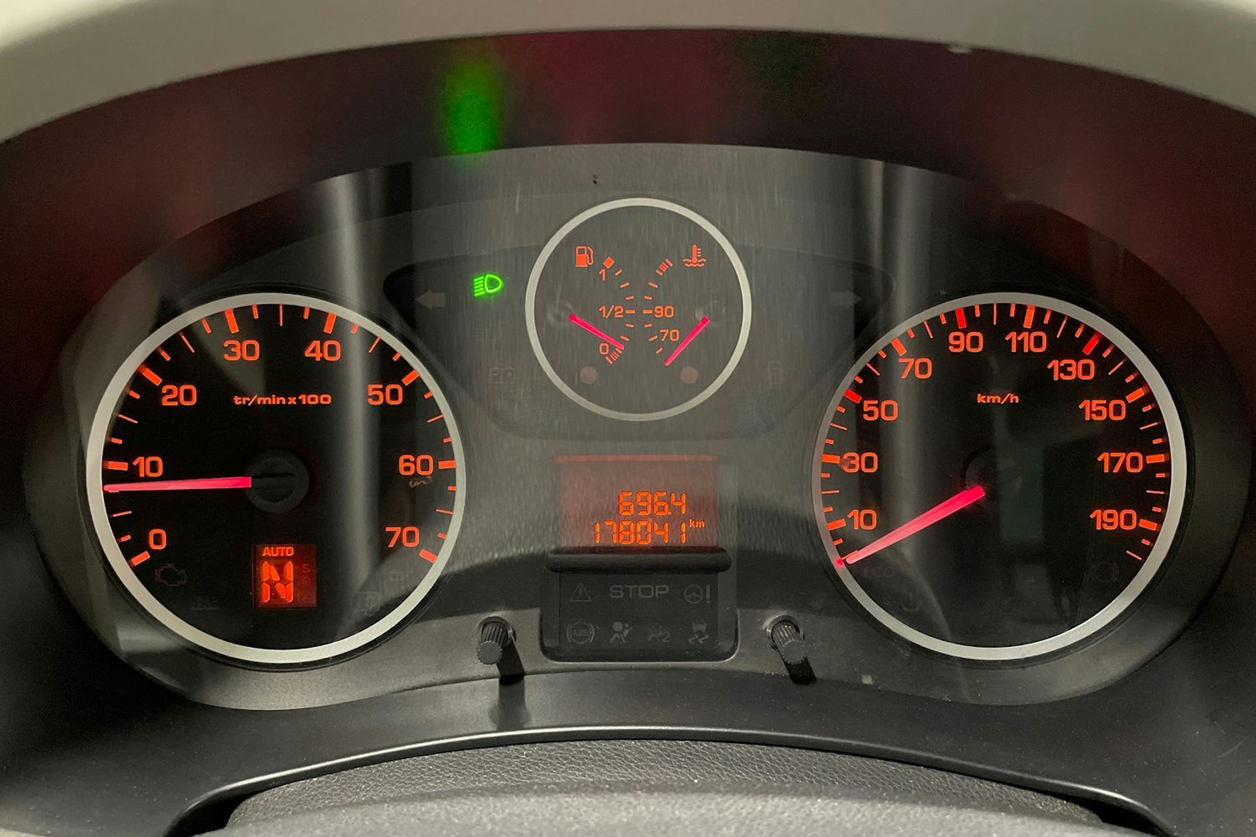 musta Citroën Berlingo 2014 kuva 15.