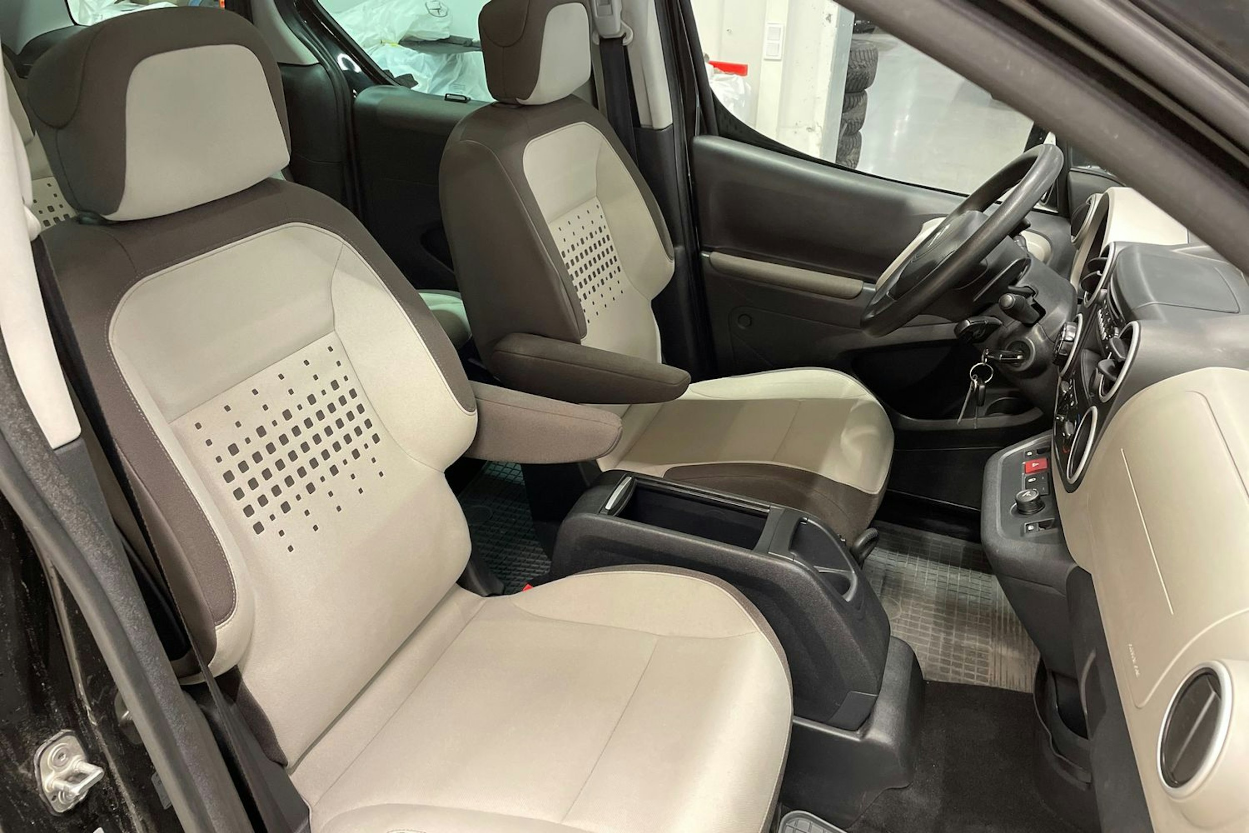 musta Citroën Berlingo 2014 kuva 25.