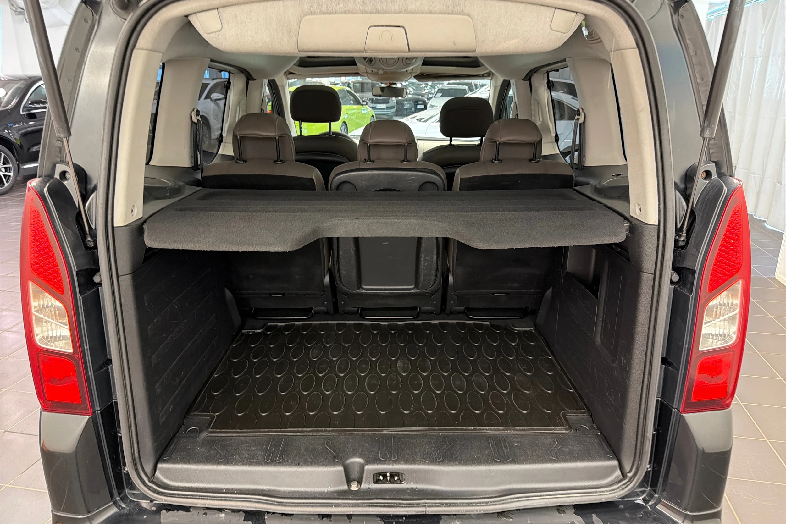 musta Citroën Berlingo 2014 kuva 11.