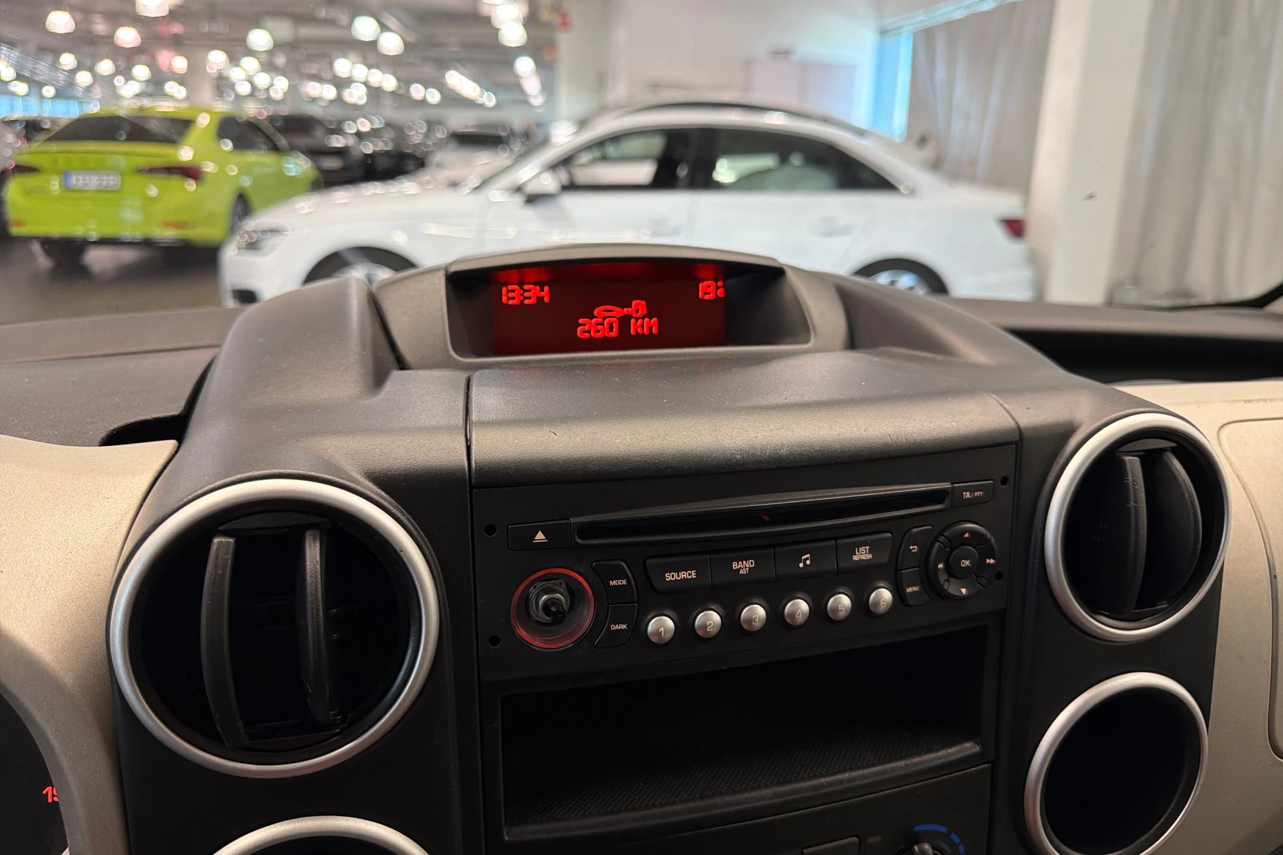 musta Citroën Berlingo 2014 kuva 16.
