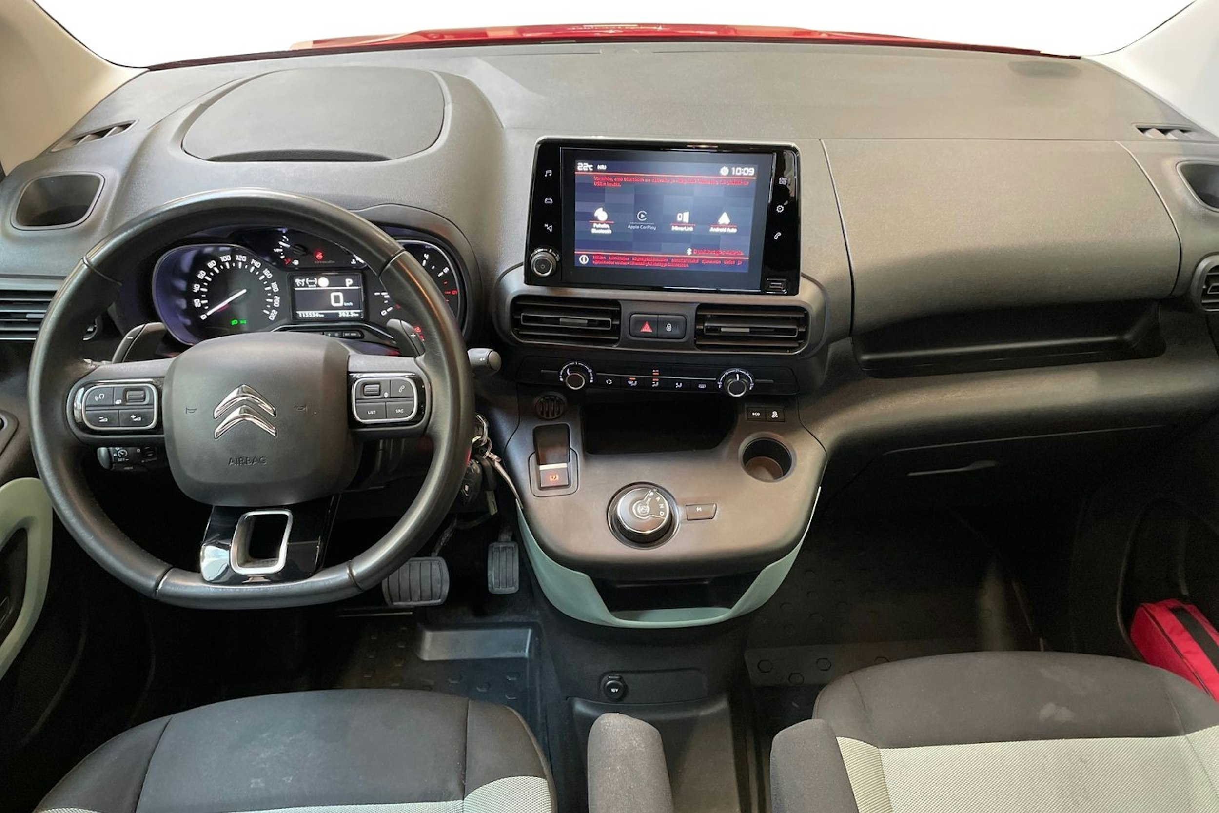 punainen Citroën Berlingo 2019 kuva 9.