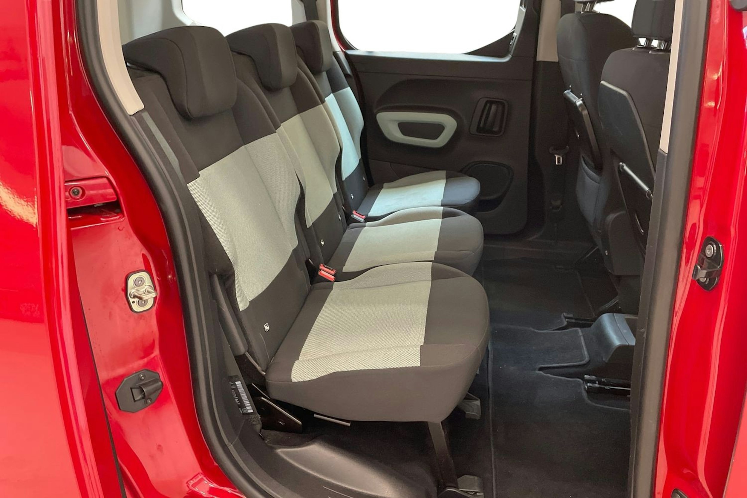 punainen Citroën Berlingo 2019 kuva 10.