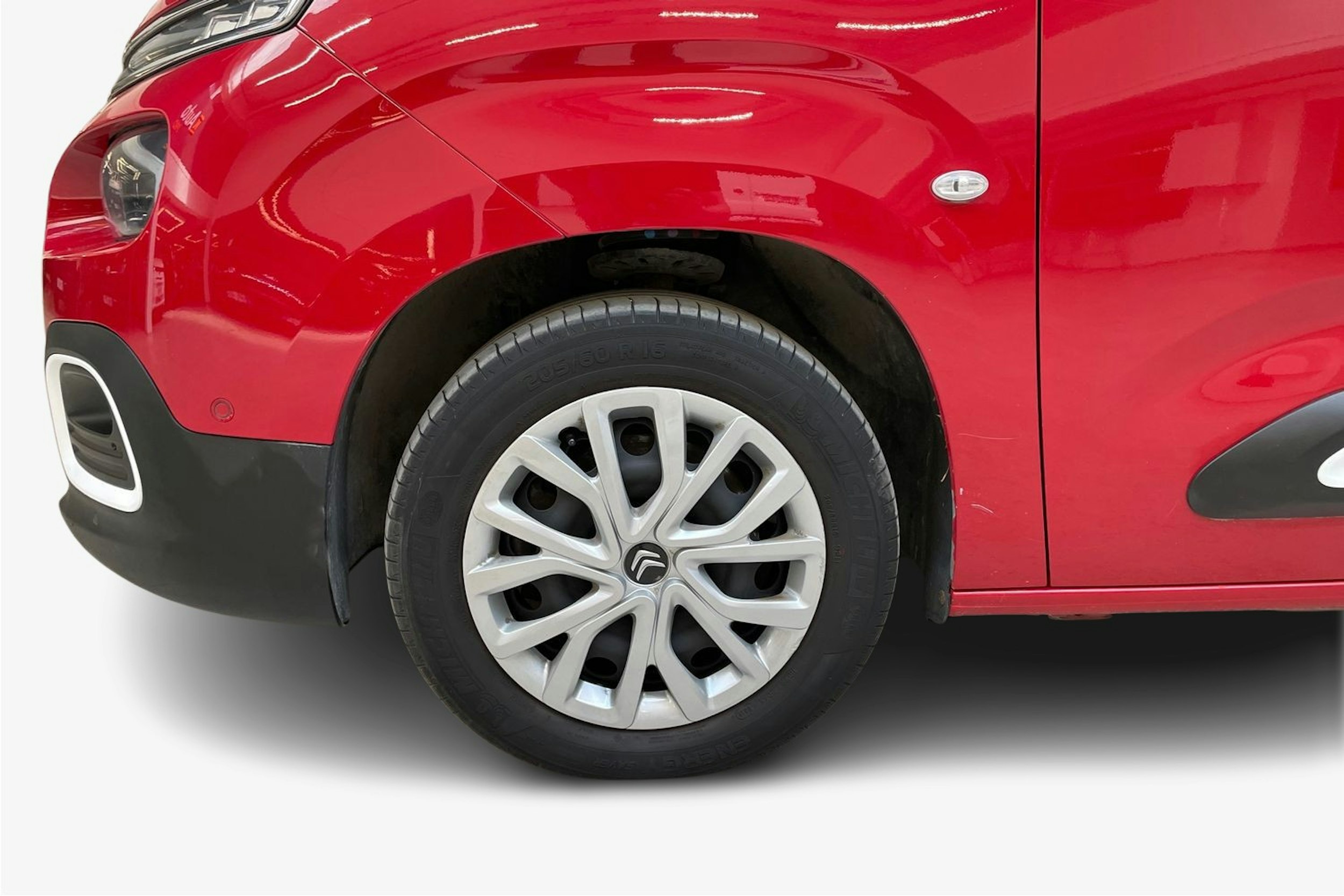 punainen Citroën Berlingo 2019 kuva 11.