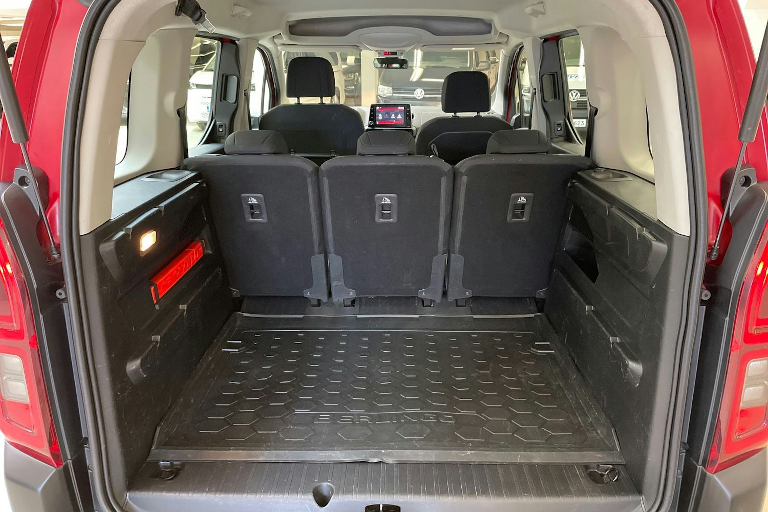 punainen Citroën Berlingo 2019 kuva 14.