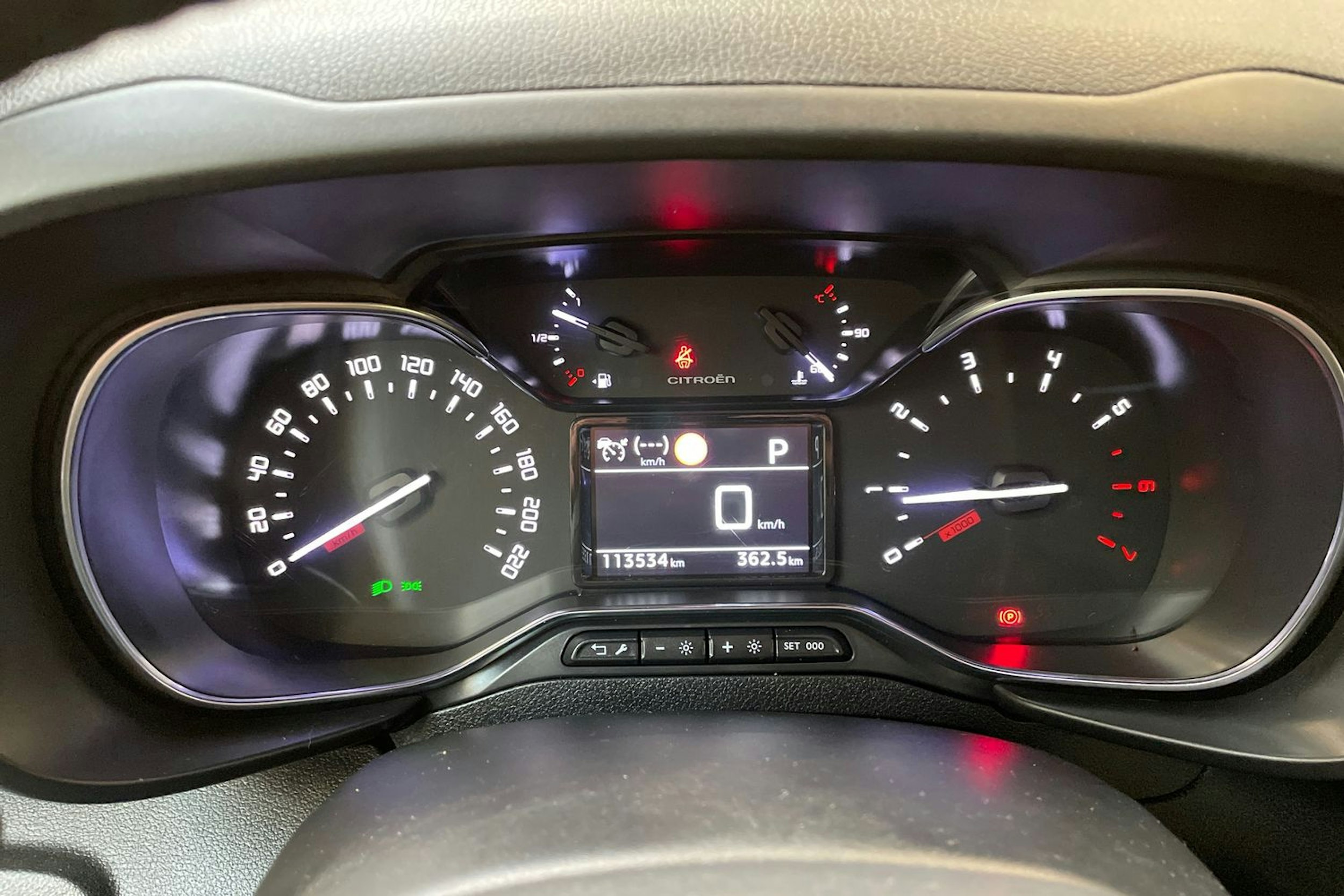punainen Citroën Berlingo 2019 kuva 15.
