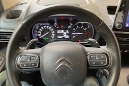punainen Citroën Berlingo 2019 kuva 16.