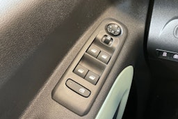 punainen Citroën Berlingo 2019 kuva 17.