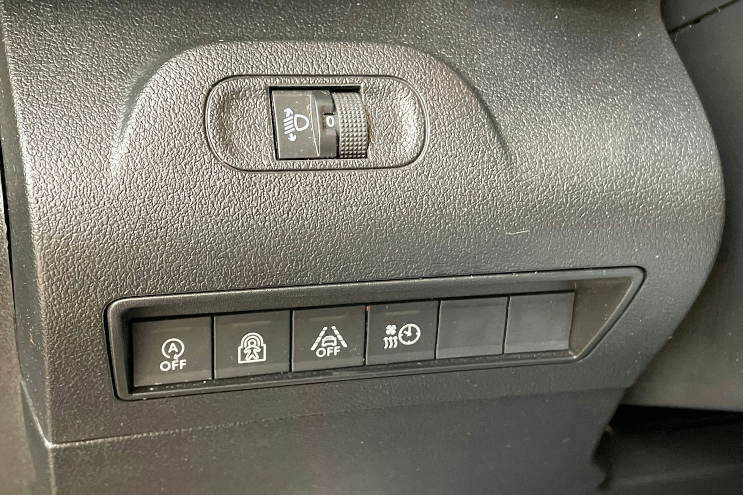 punainen Citroën Berlingo 2019 kuva 18.