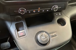 punainen Citroën Berlingo 2019 kuva 20.