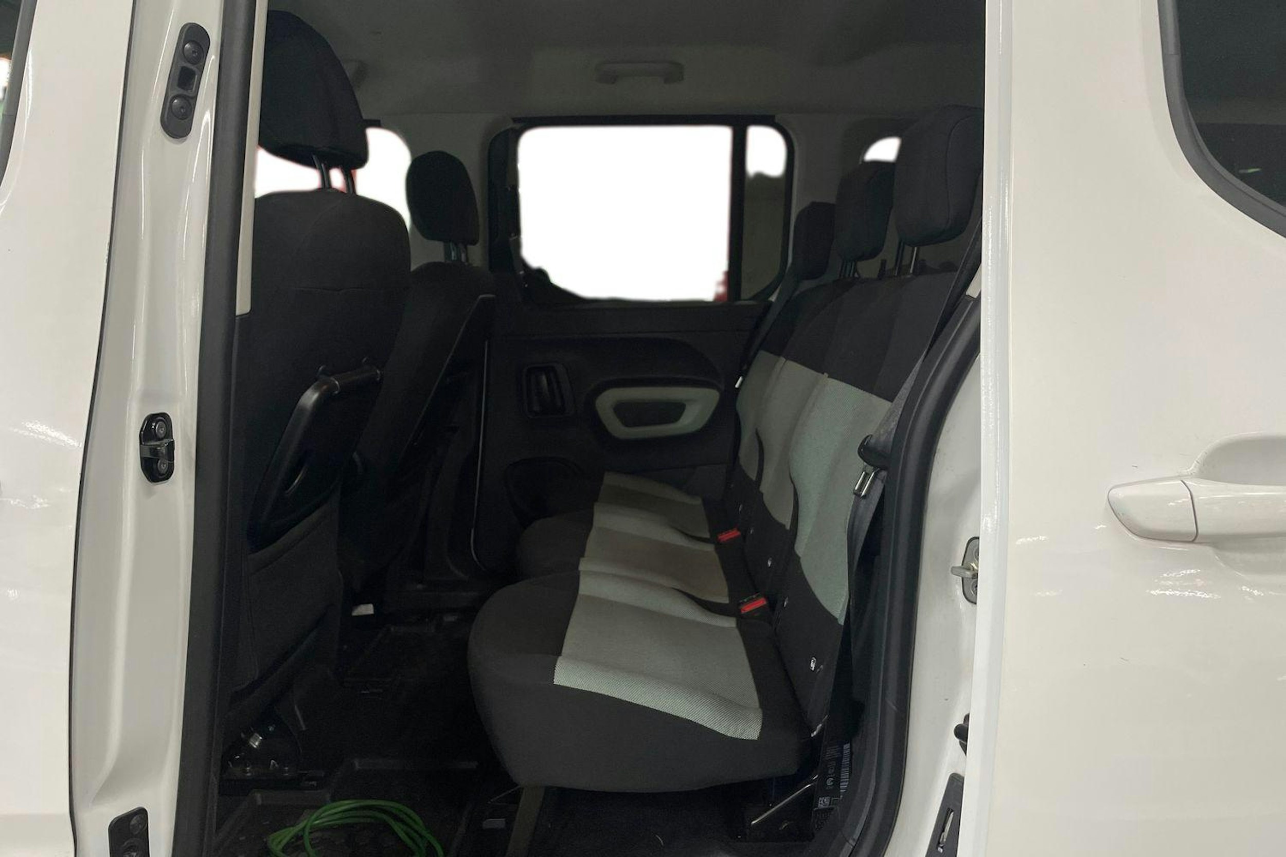 Valkoinen Citroën BERLINGO 2019 kuva 8.