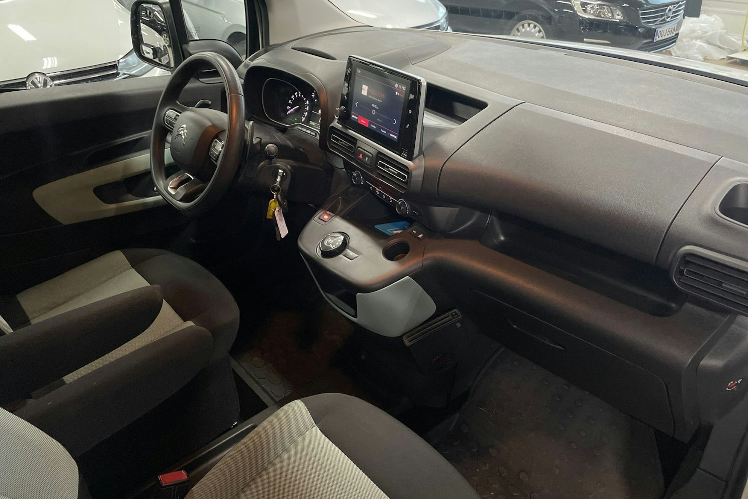 Valkoinen Citroën BERLINGO 2019 kuva 12.