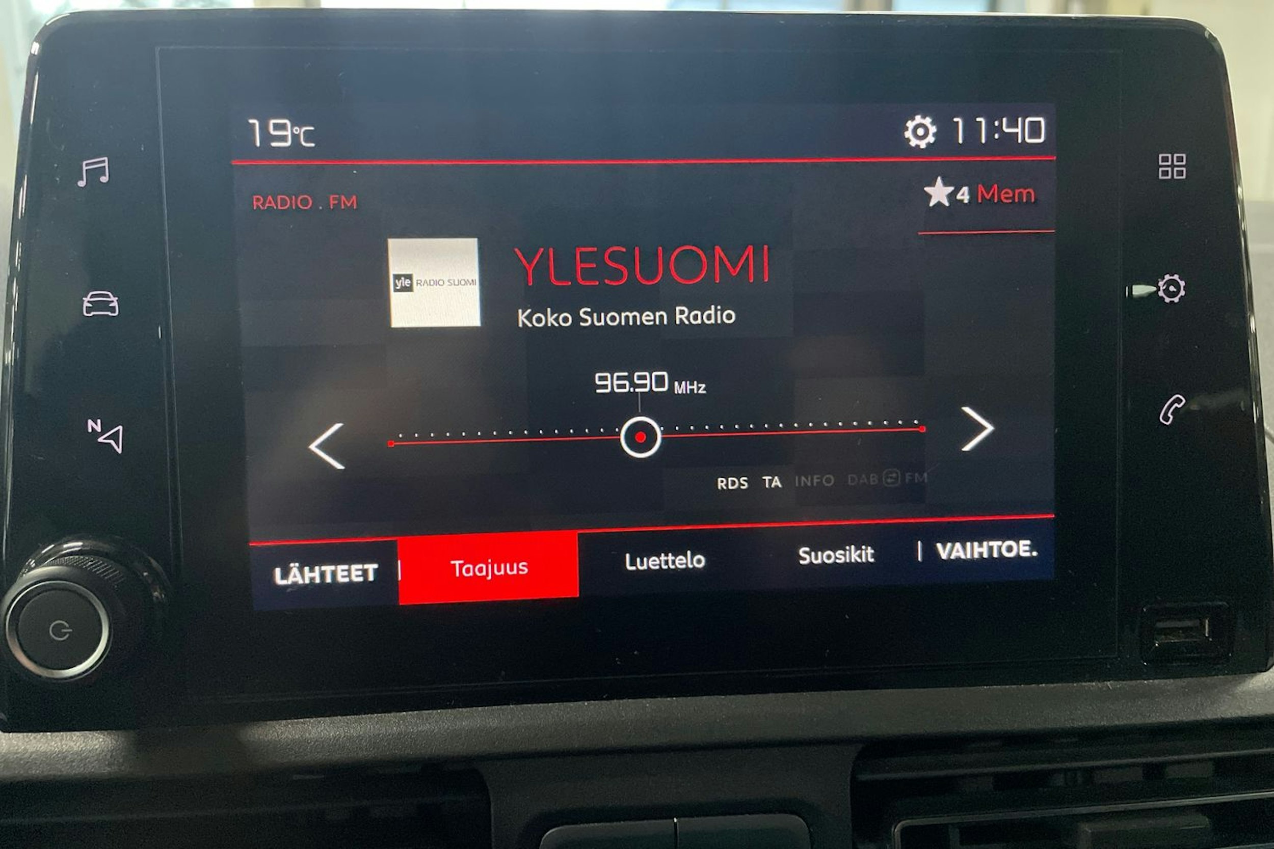 Valkoinen Citroën BERLINGO 2019 kuva 14.