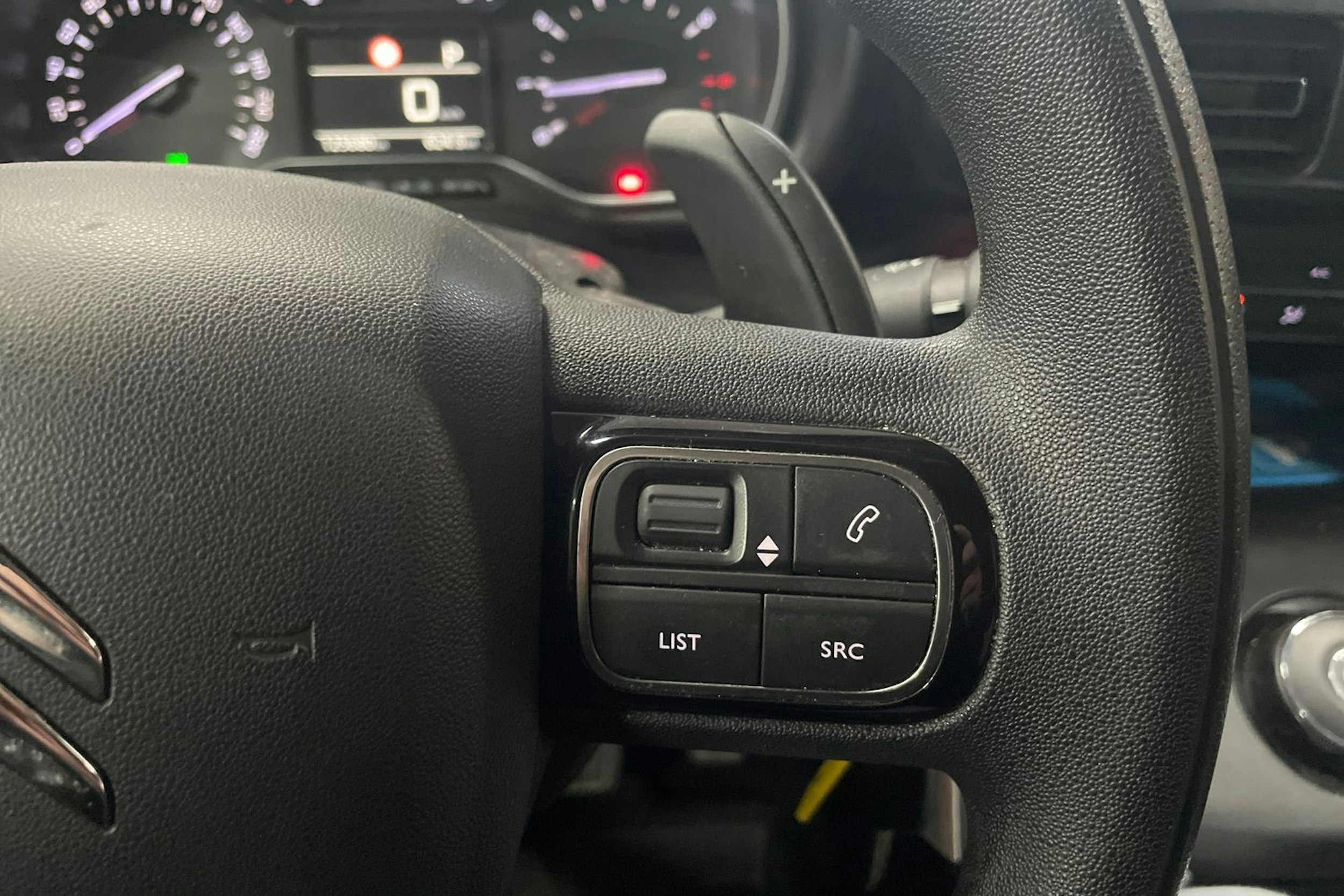 Valkoinen Citroën BERLINGO 2019 kuva 18.