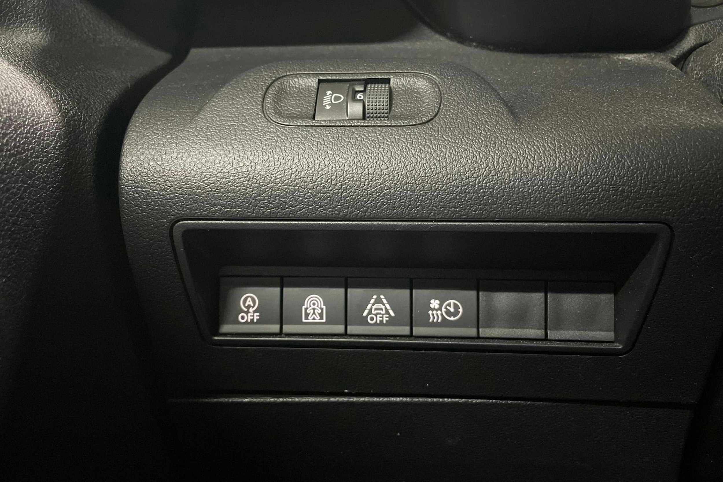 Valkoinen Citroën BERLINGO 2019 kuva 20.