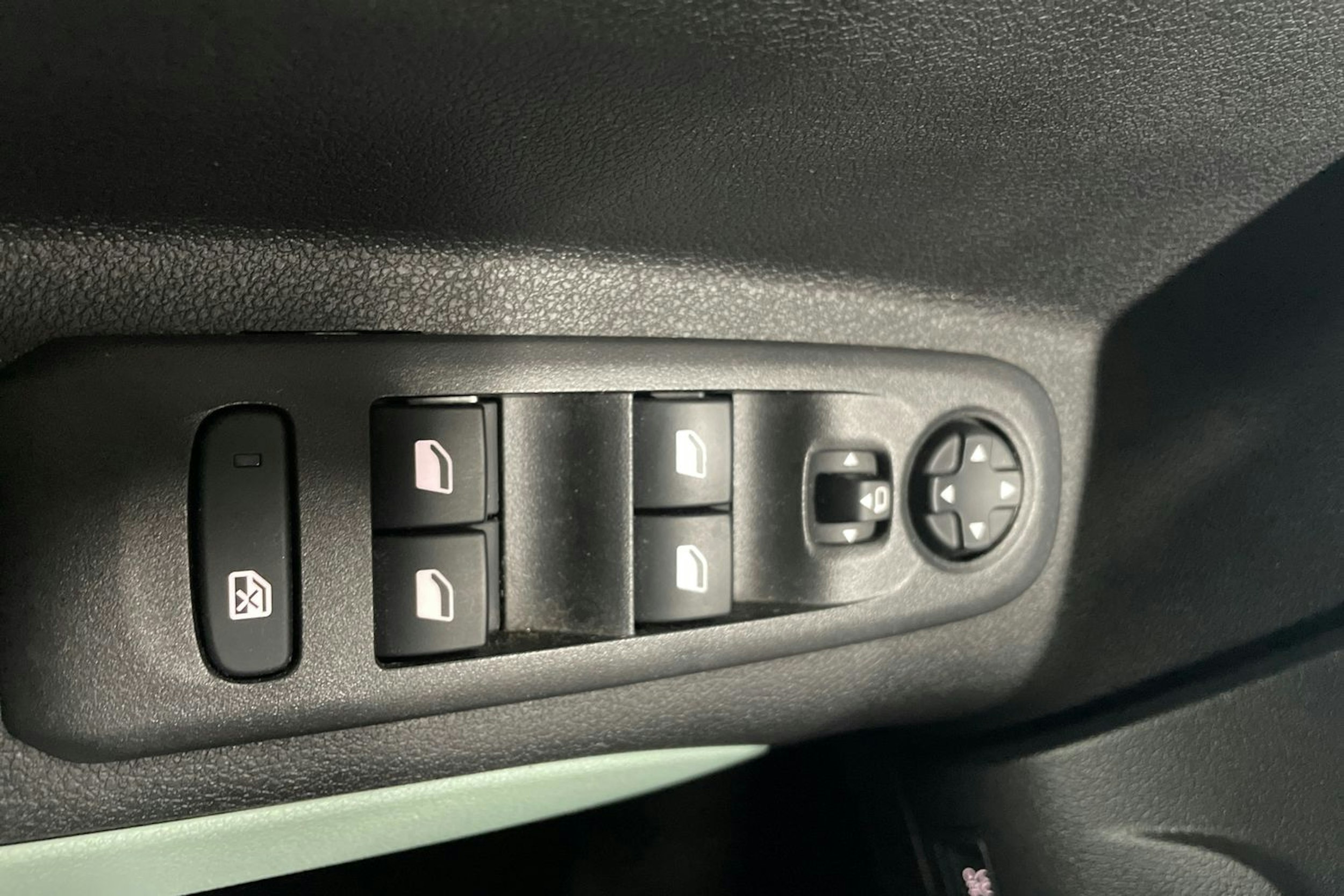 Valkoinen Citroën BERLINGO 2019 kuva 21.