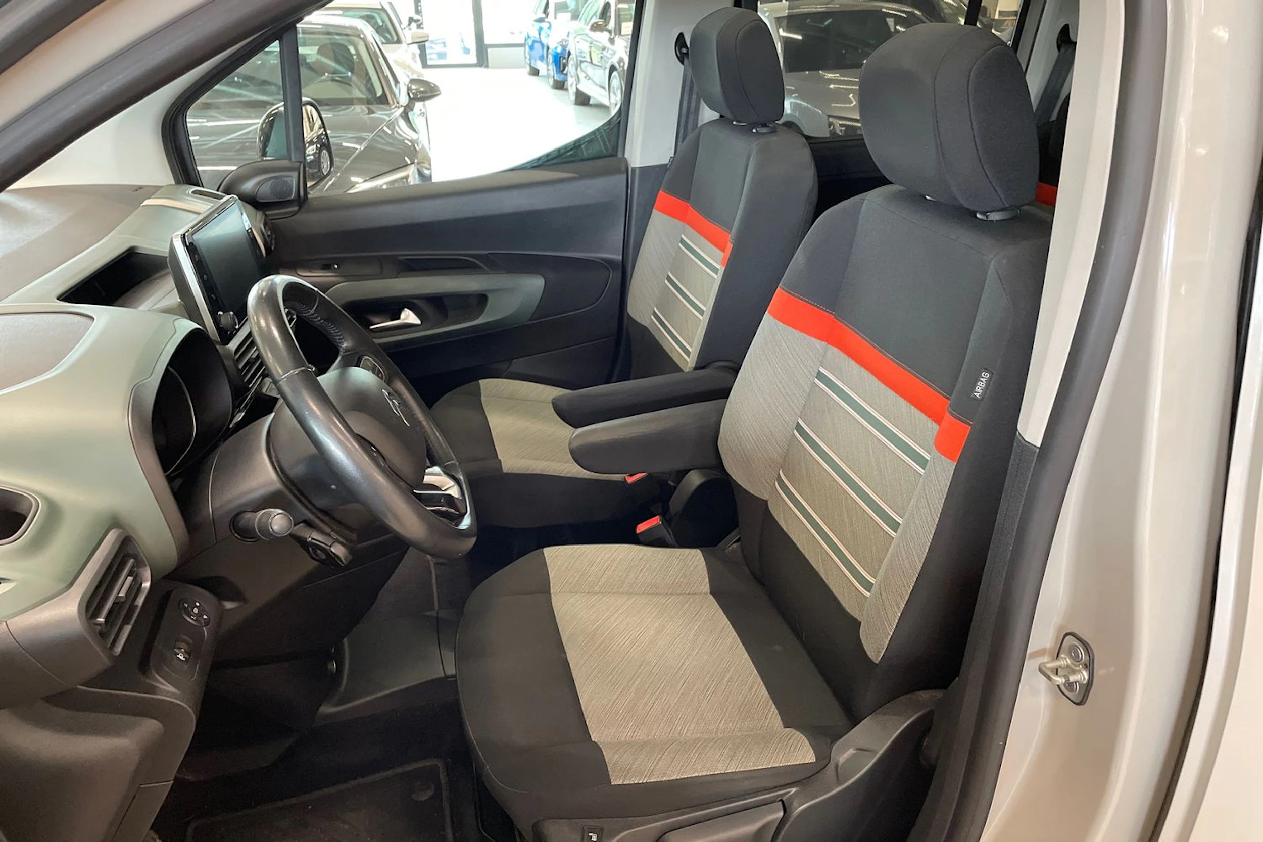 ruskea (beige) Citroën Berlingo 2019 kuva 11.