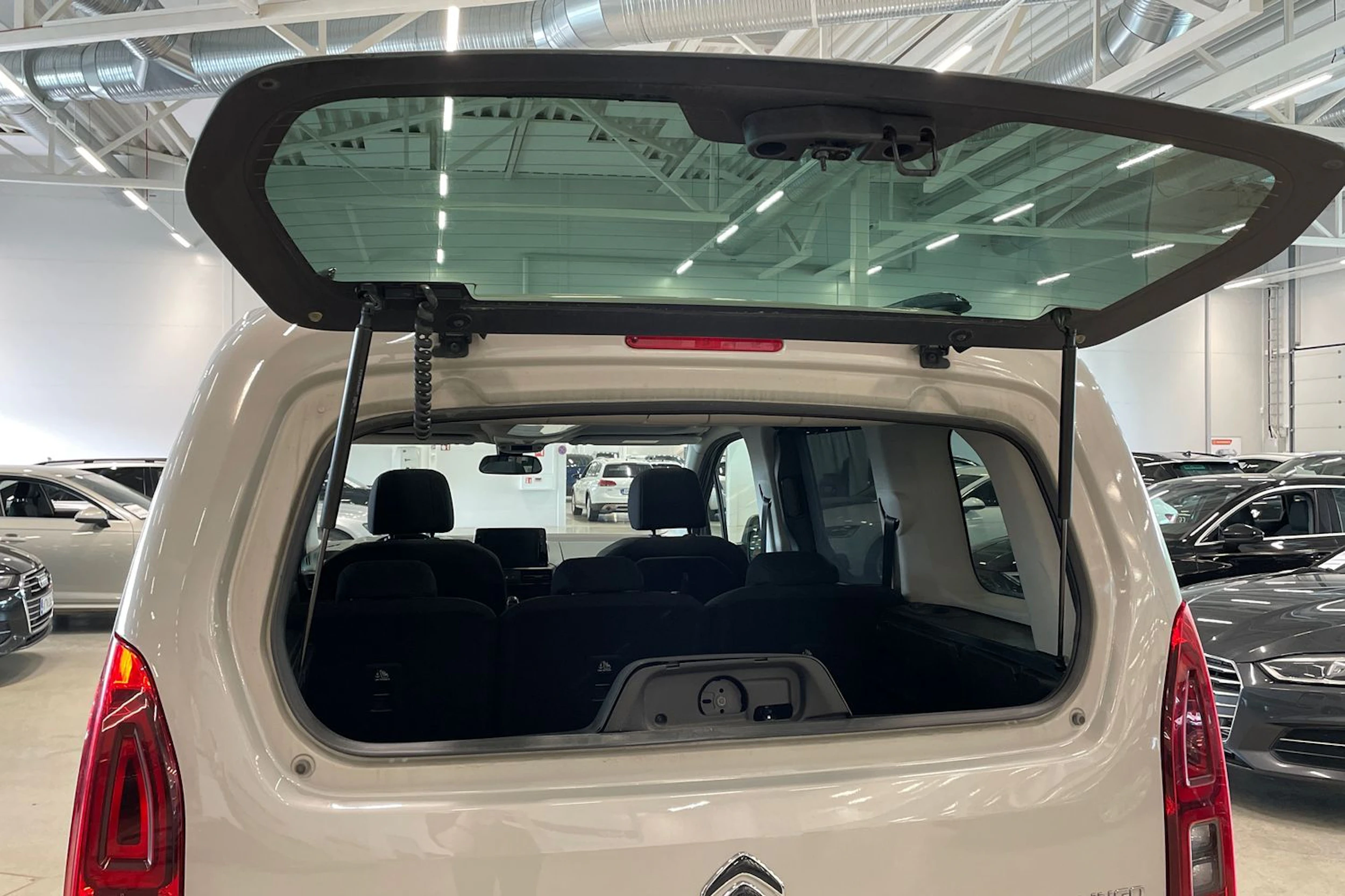 ruskea (beige) Citroën Berlingo 2019 kuva 26.
