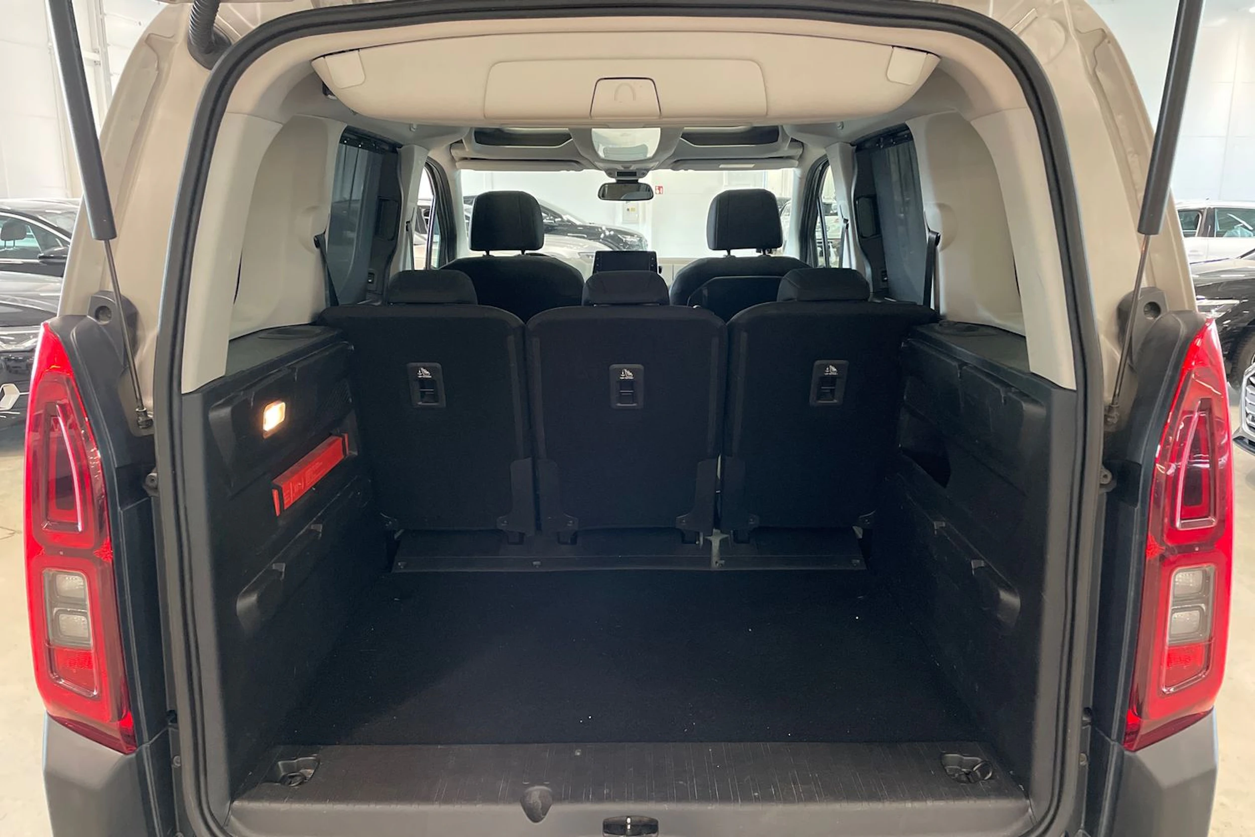 ruskea (beige) Citroën Berlingo 2019 kuva 27.