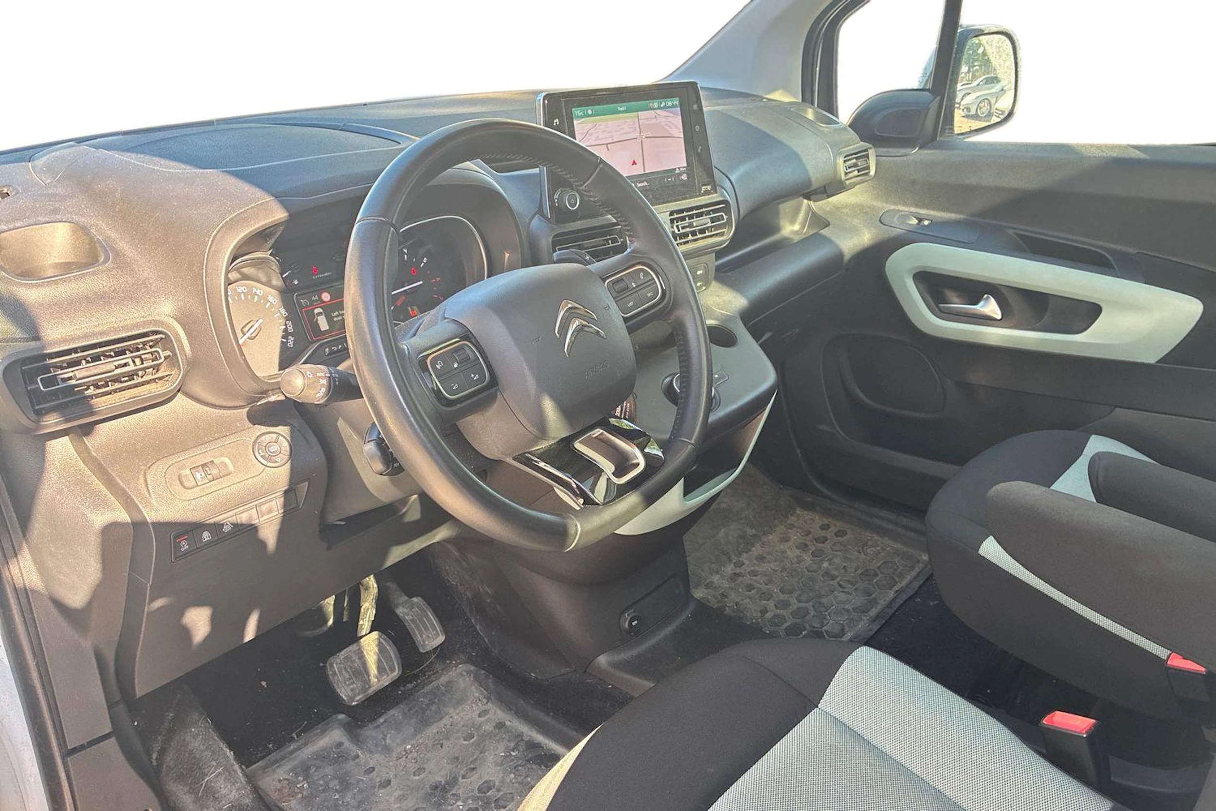 valkoinen Citroën Berlingo 2019 kuva 3.