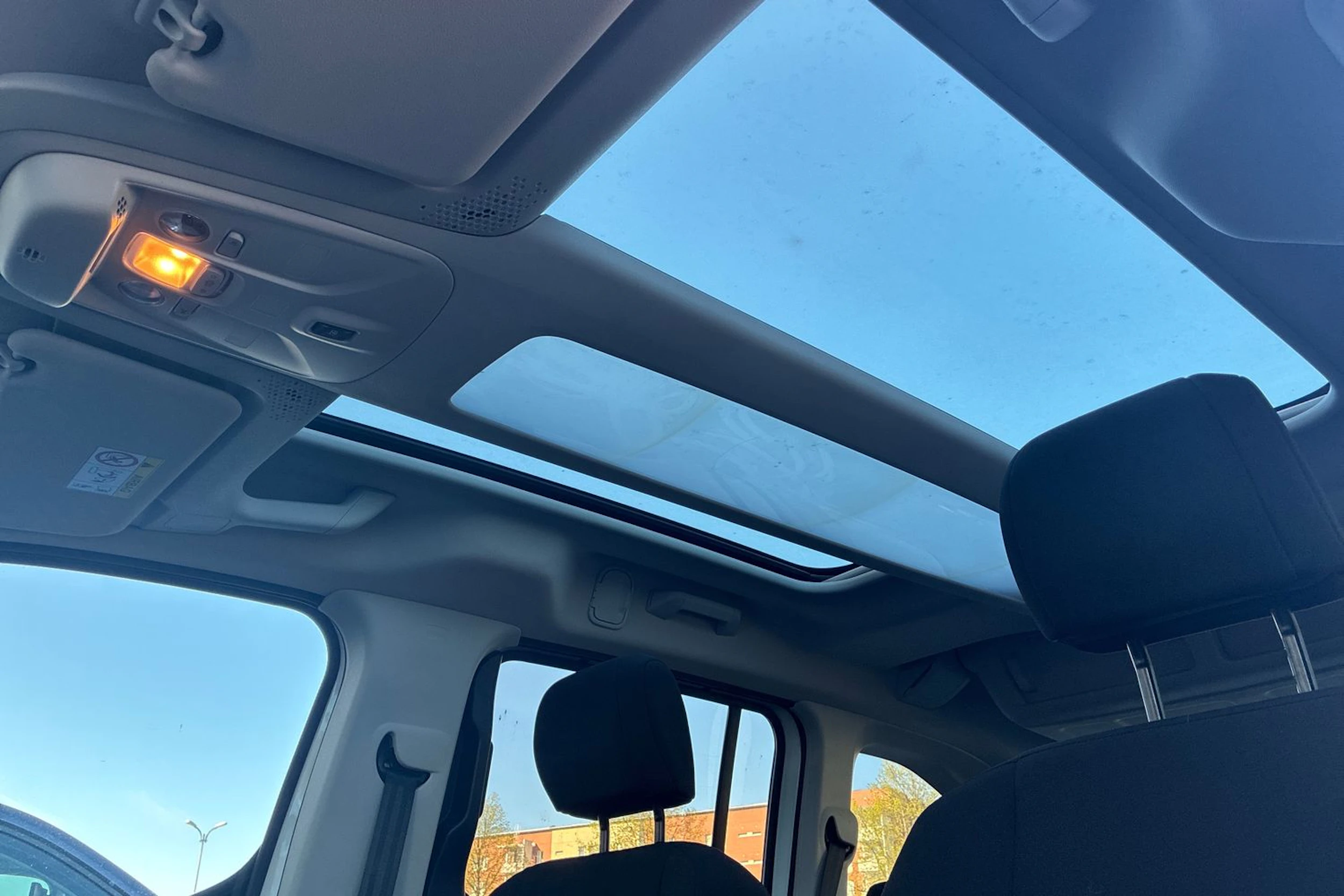 valkoinen Citroën Berlingo 2019 kuva 8.