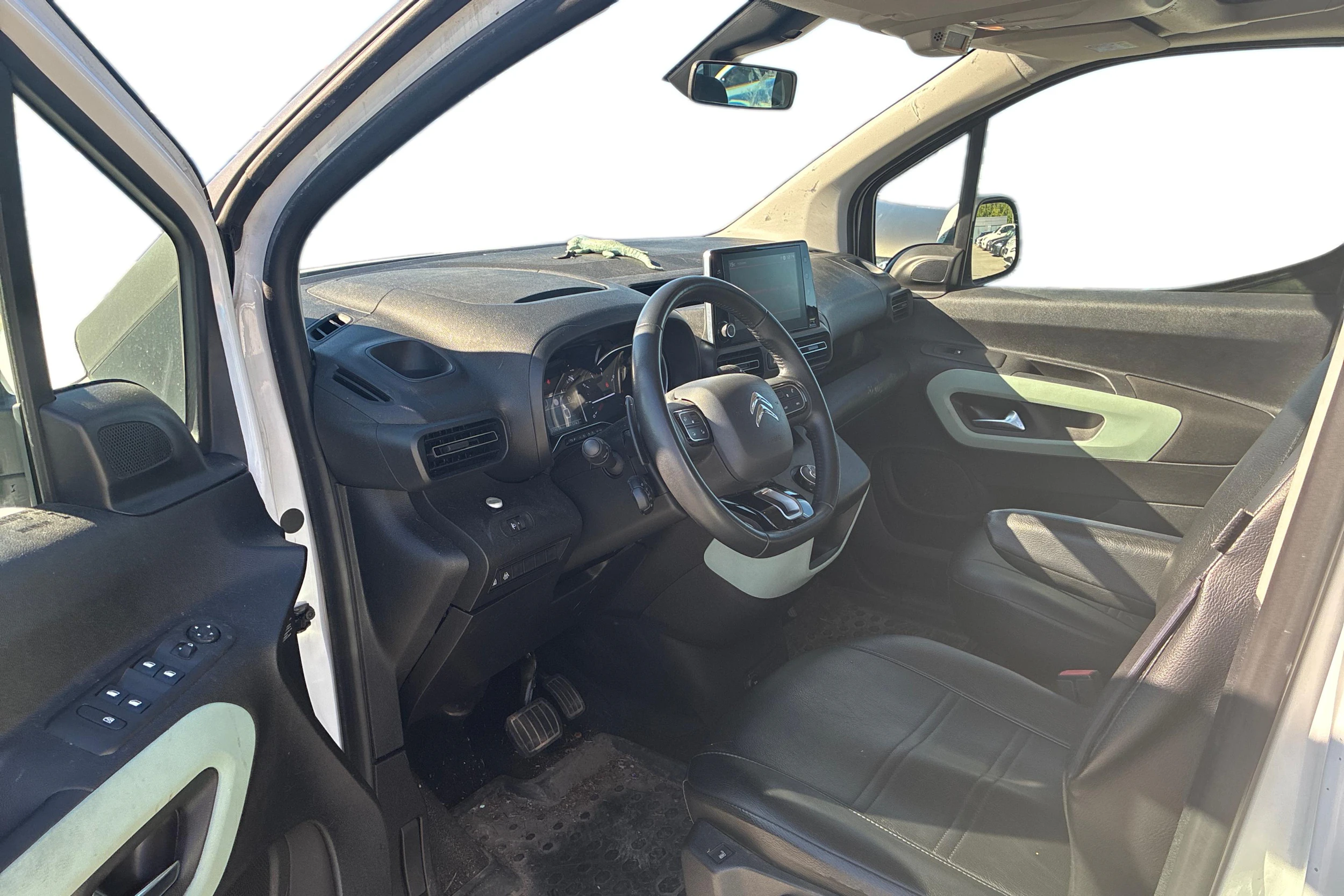 Valkoinen Citroën BERLINGO 2020 kuva 3.