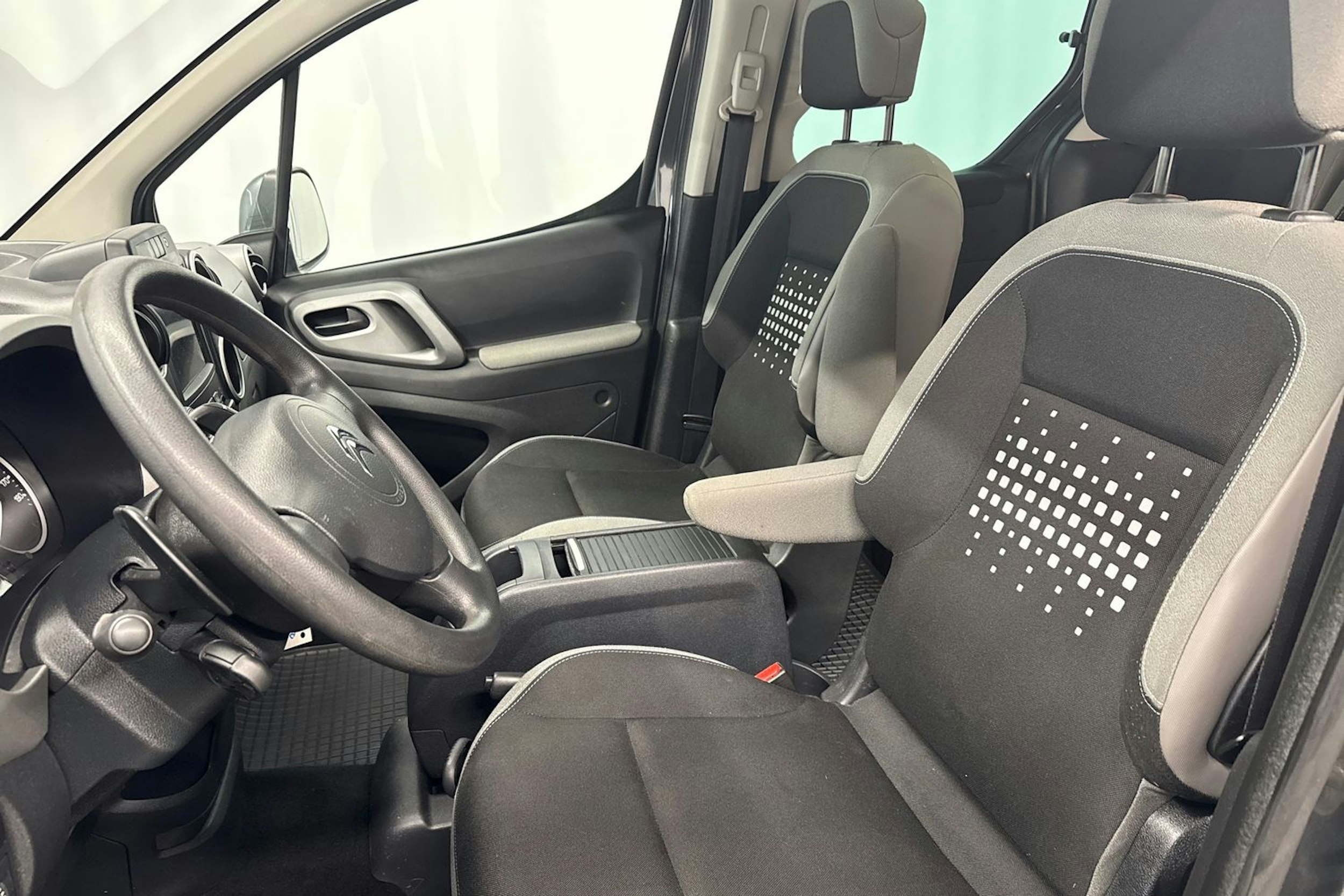 harmaa Citroën Berlingo Multispace 2016 kuva 24.