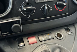 valkoinen Citroën Berlingo Van 2017 kuva 17.