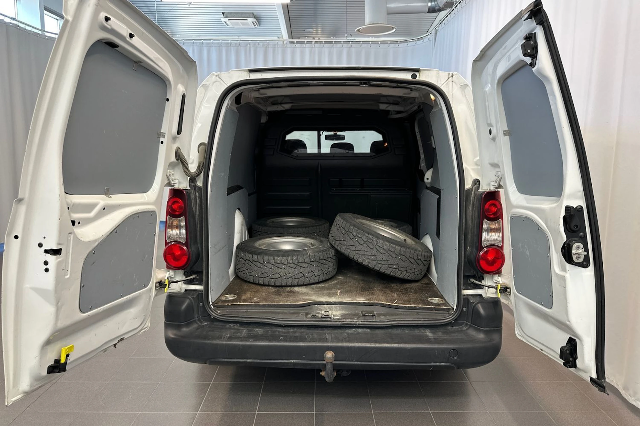 valkoinen Citroën Berlingo Van 2017 kuva 19.