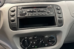 punainen Citroën C3 2003 kuva 13.