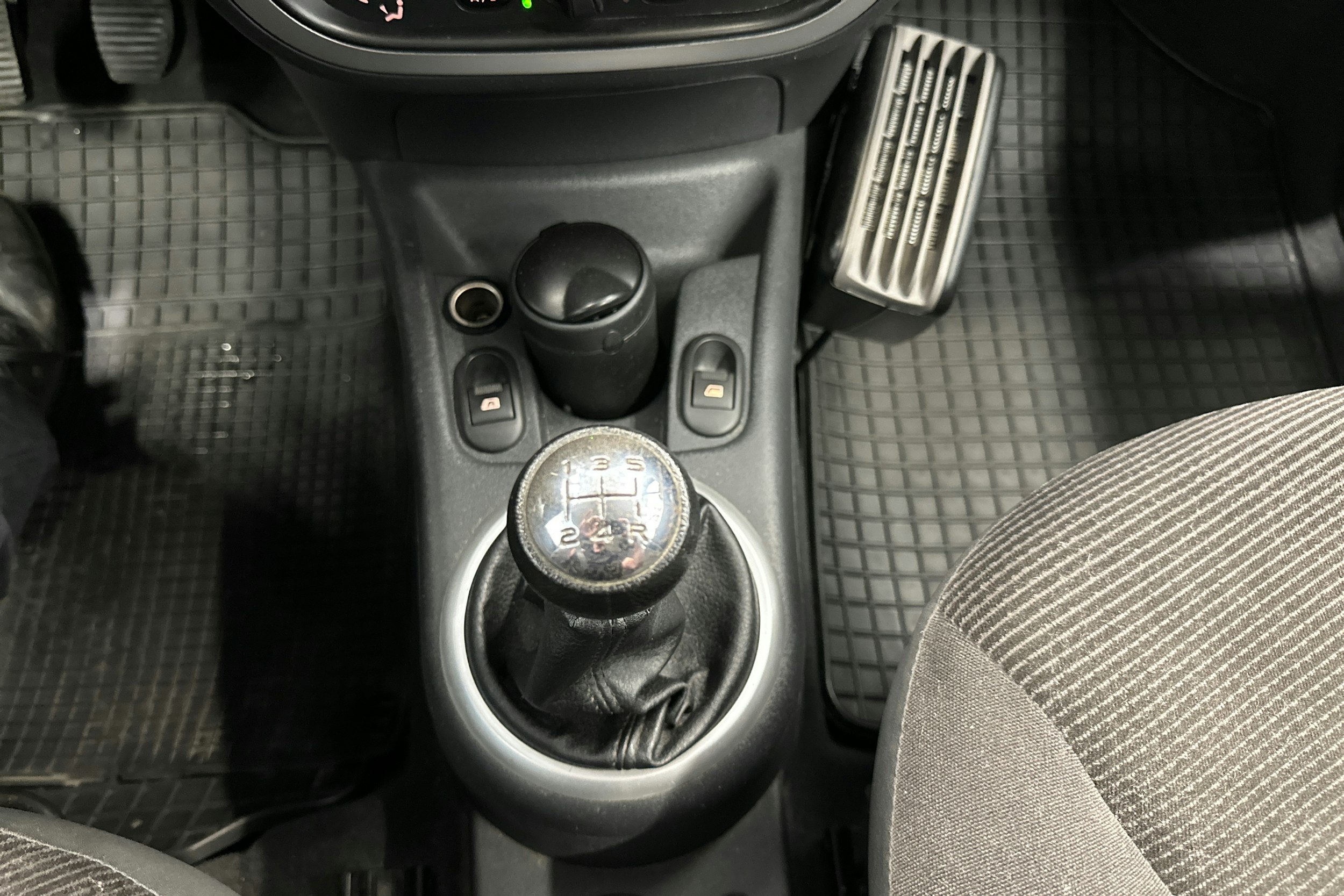 harmaa Citroën C3 2009 kuva 18.