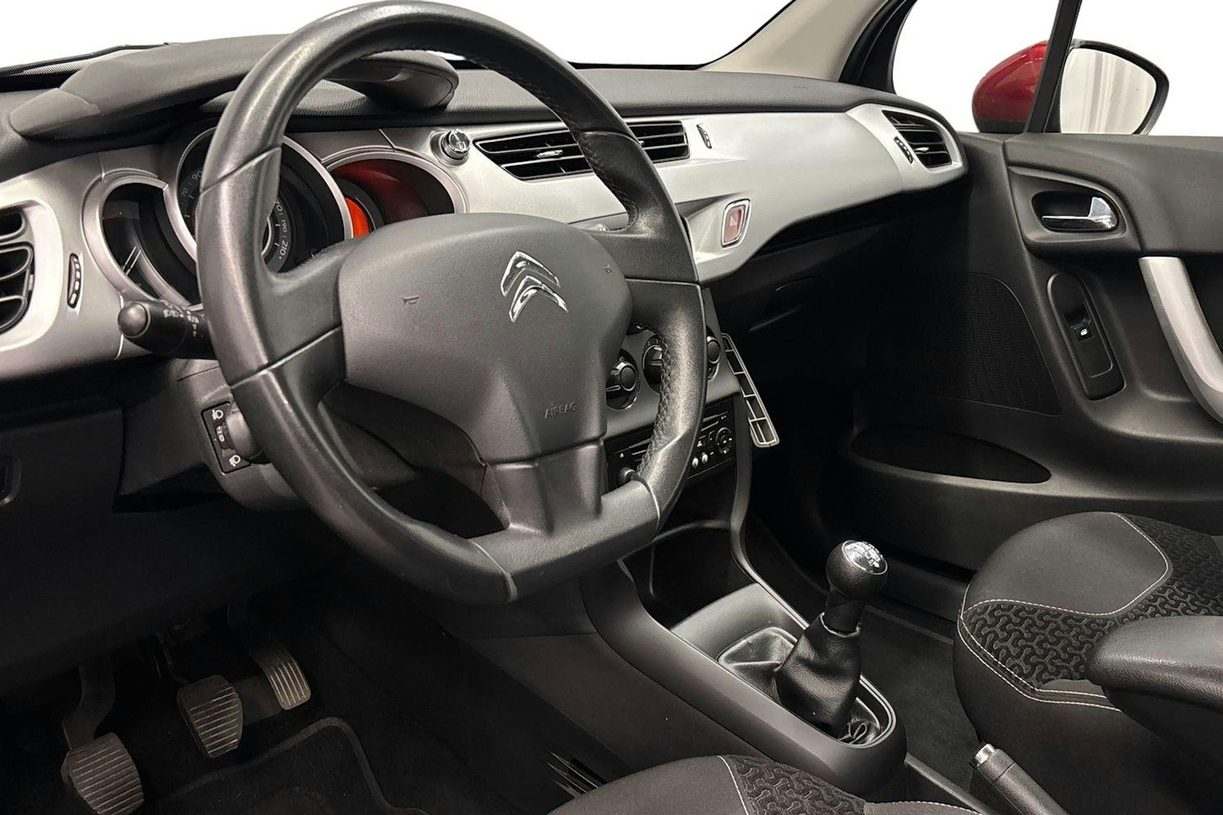 punainen Citroën C3 2010 kuva 6.