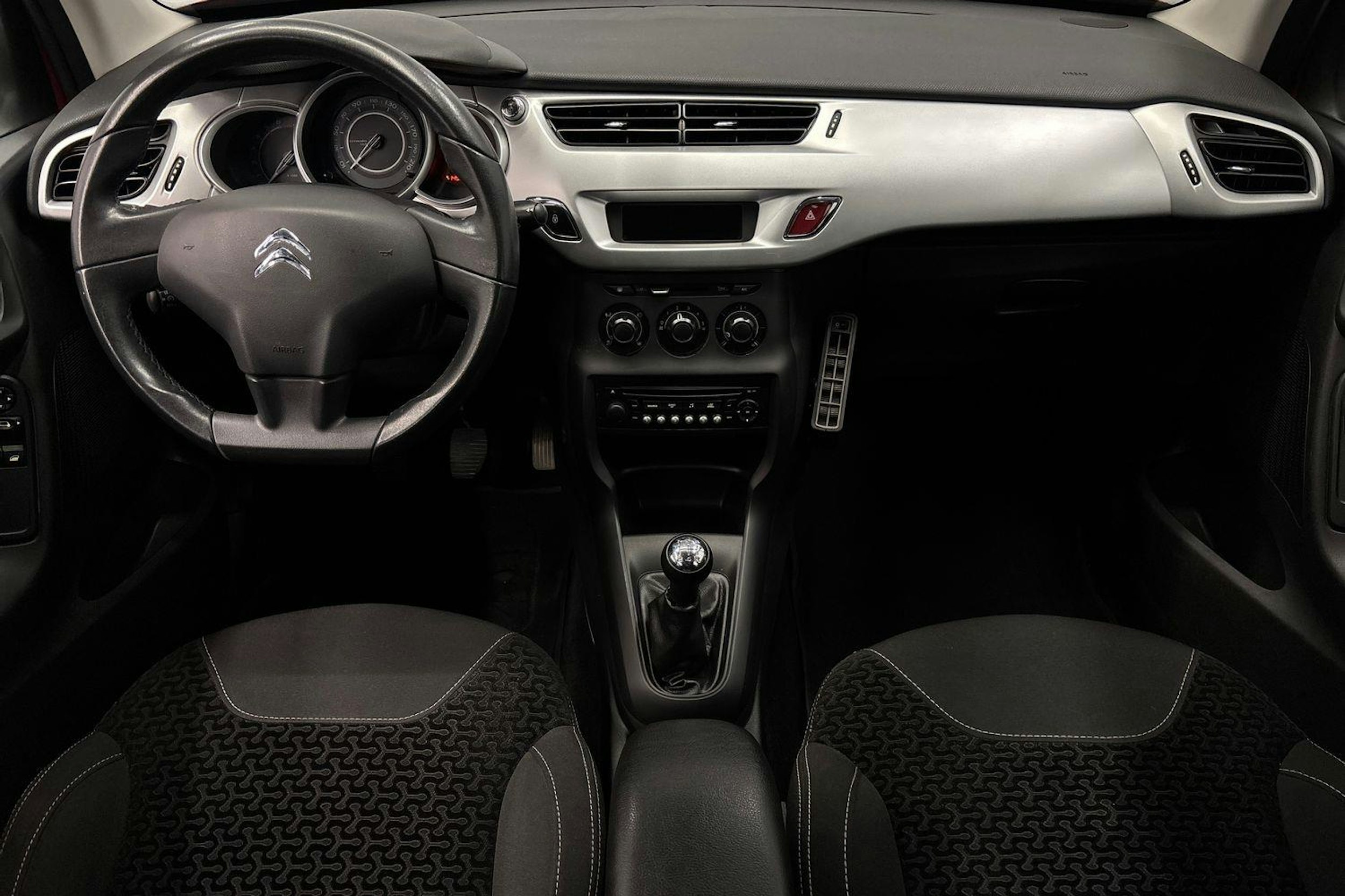 punainen Citroën C3 2010 kuva 7.
