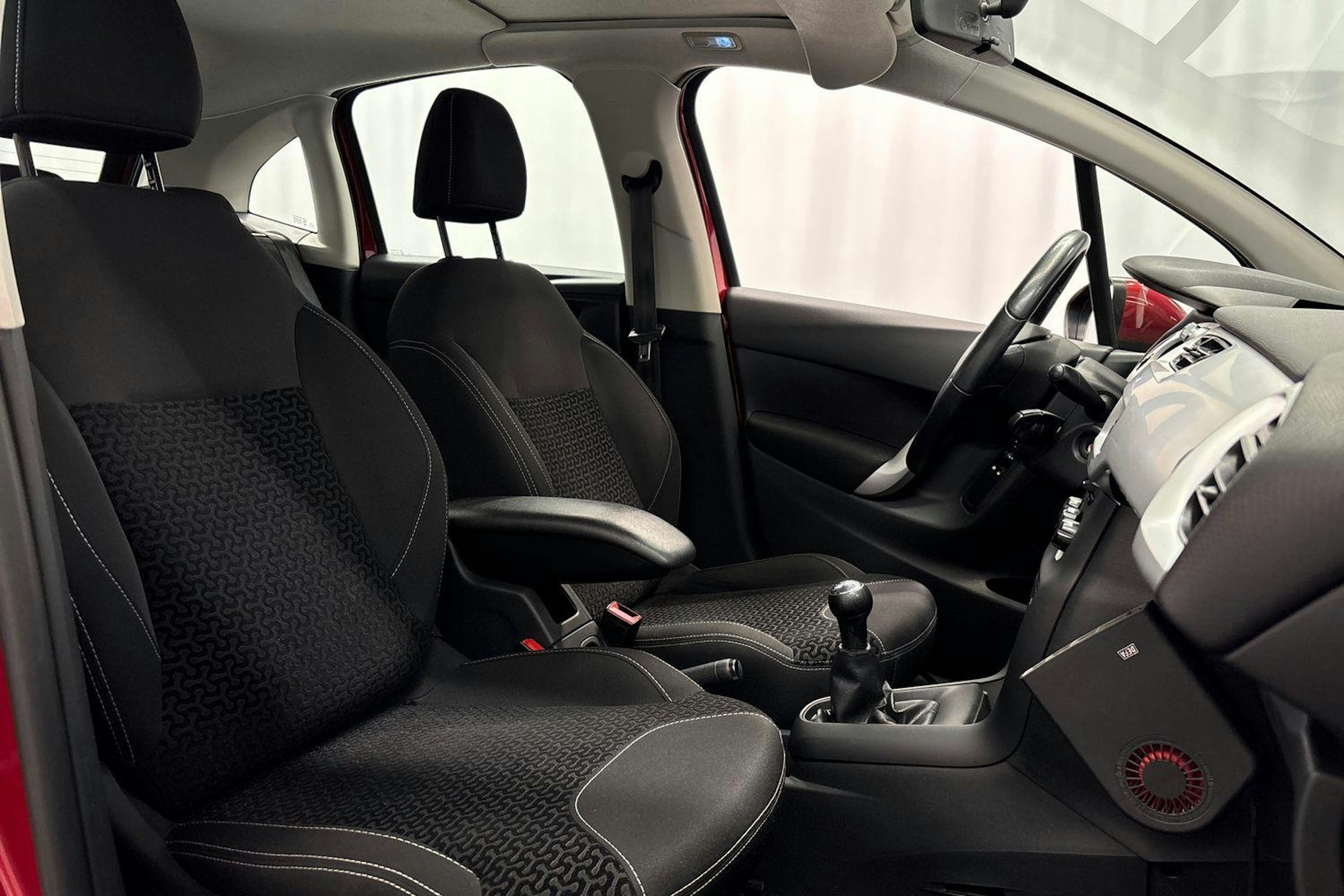 punainen Citroën C3 2010 kuva 12.