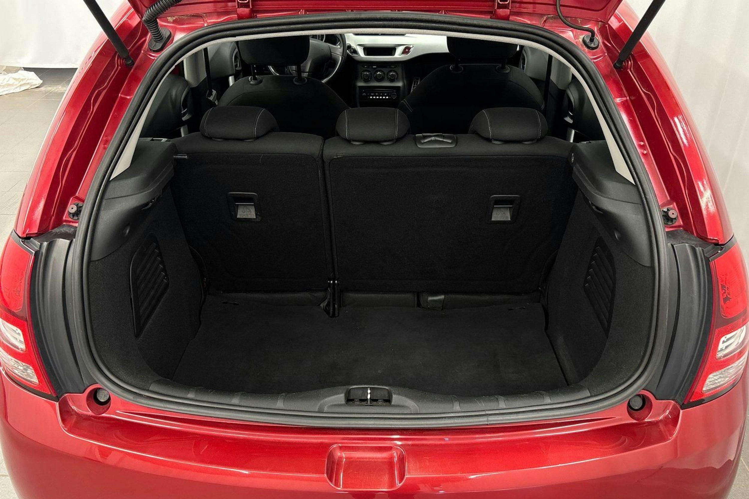 punainen Citroën C3 2010 kuva 13.