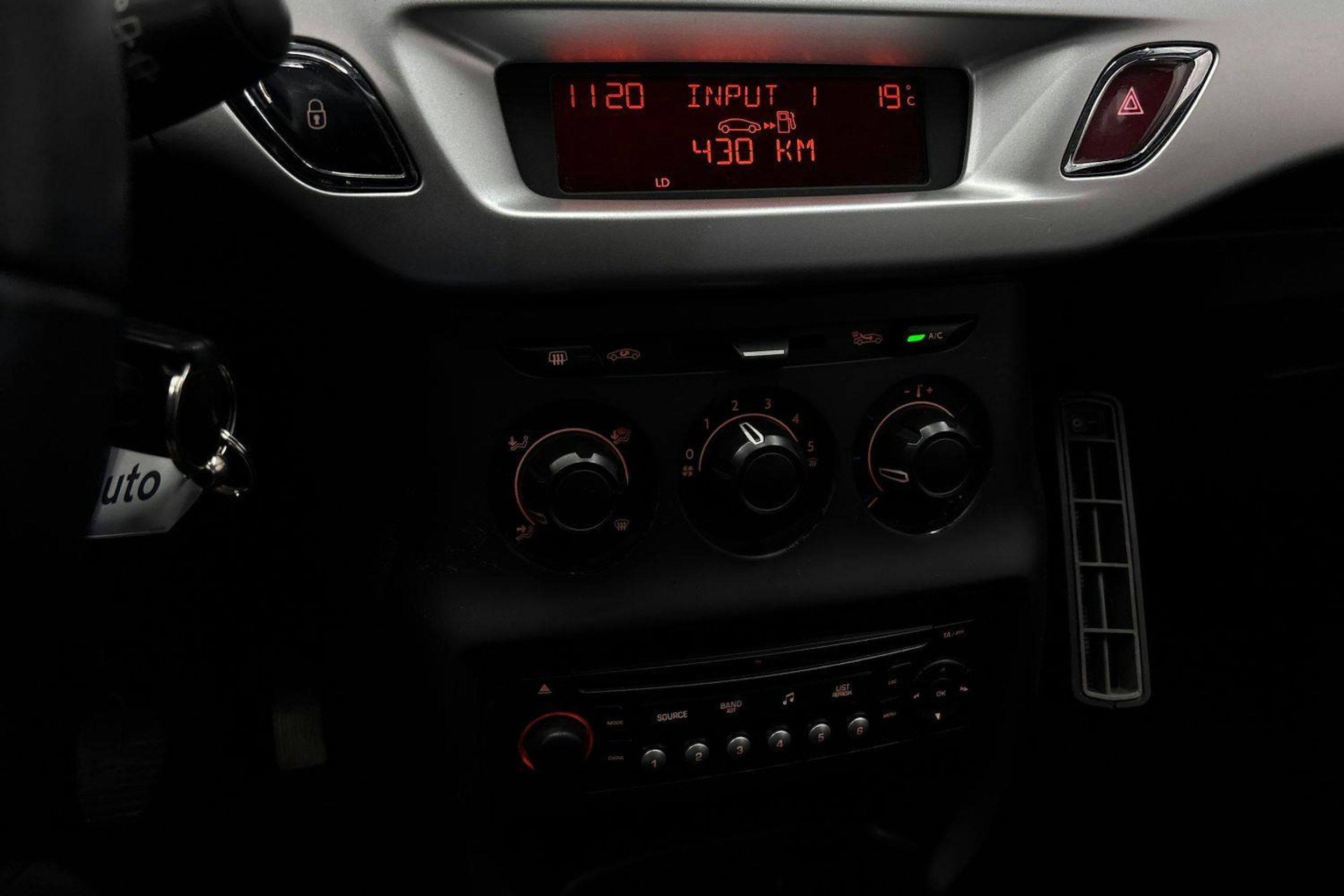 punainen Citroën C3 2010 kuva 17.