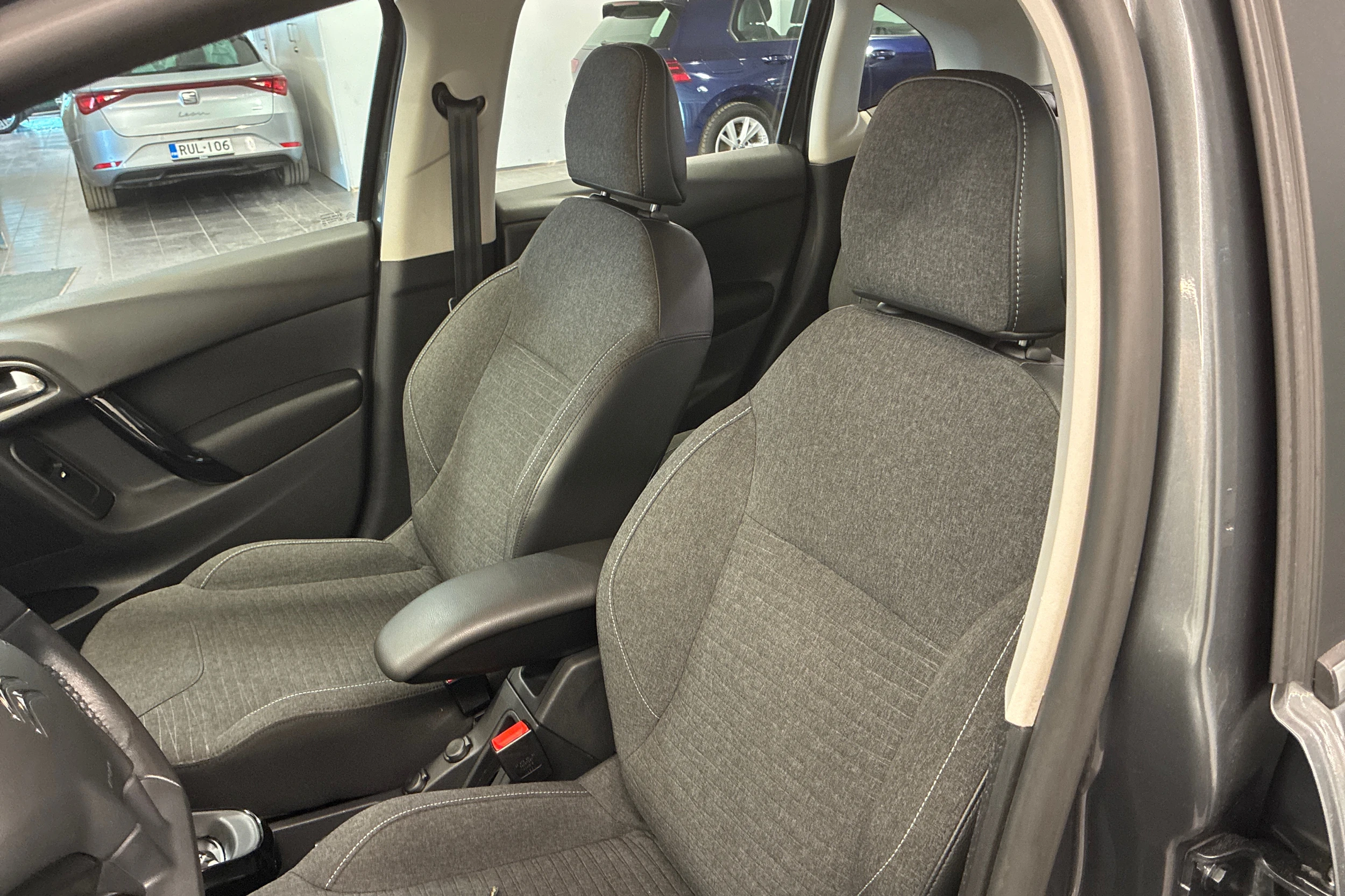 harmaa Citroën C3 2015 kuva 13.